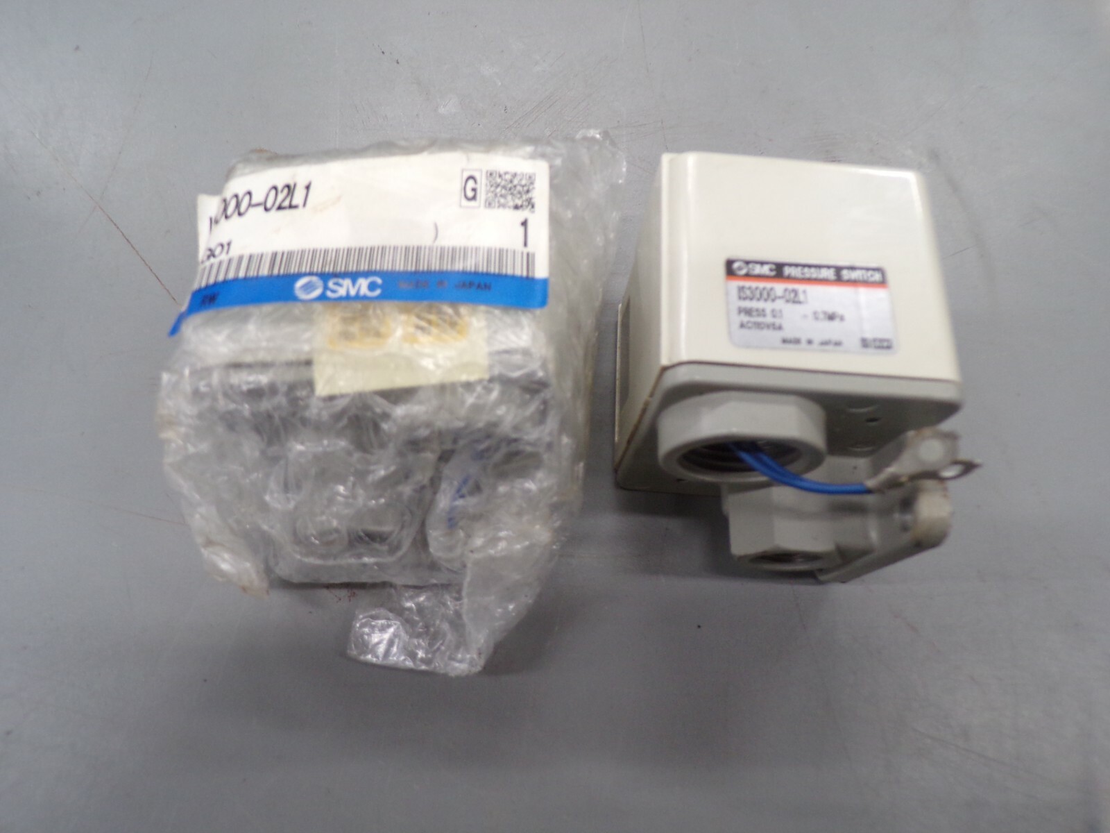 SMC PRESSURE SWITCH IS3000-02L1 New c18