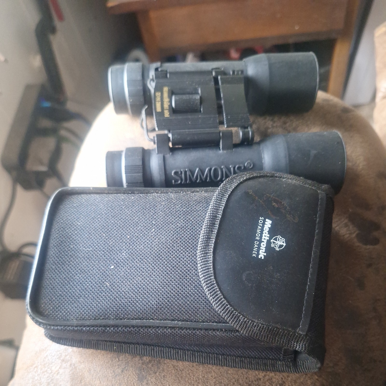 Simmons 16x32 Binoculars – Compact Folding Design, 188ft@1000yds