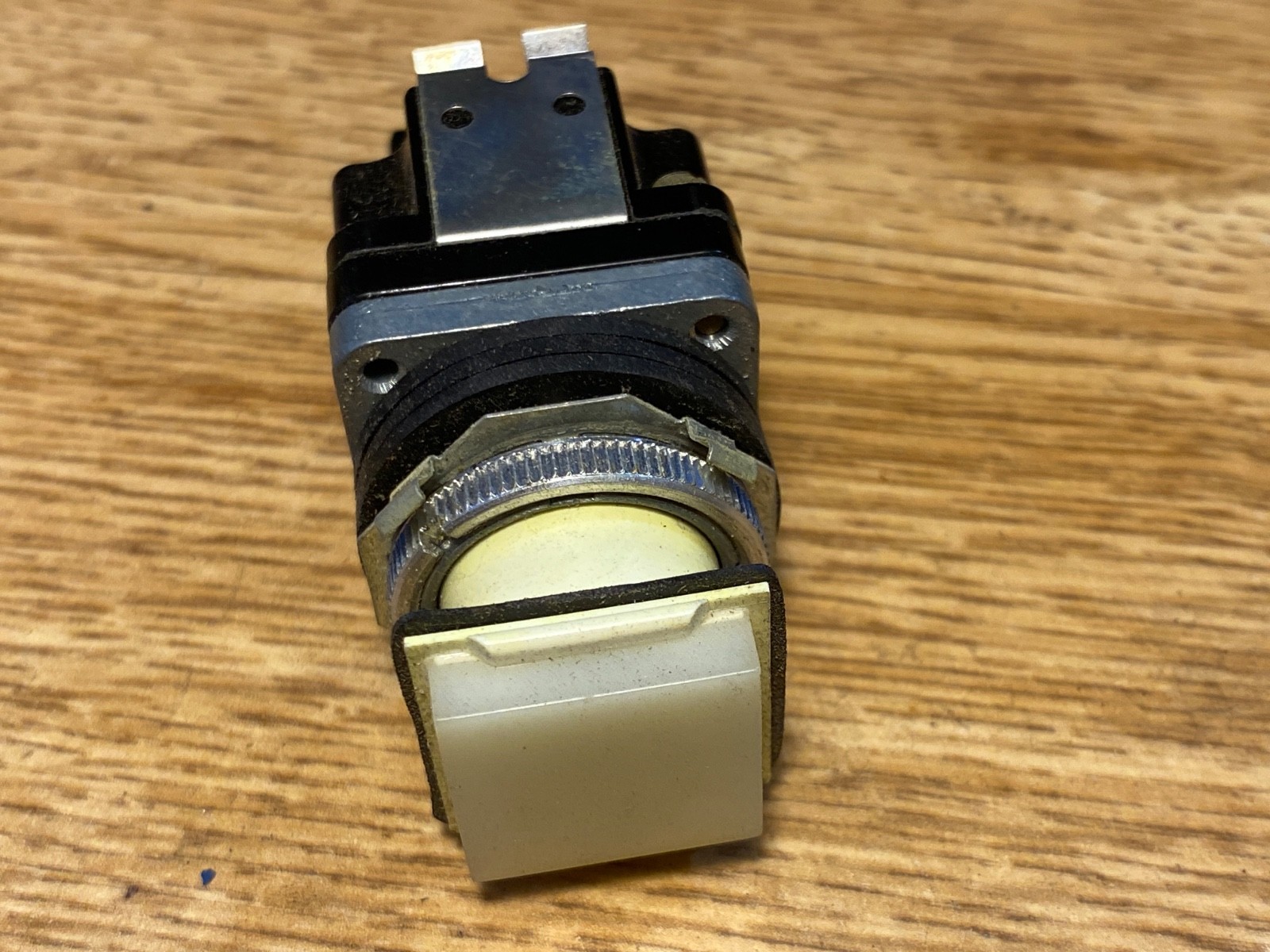 Micro Switch/Honeywell PMP-7737 Push-Button Switch Assembly