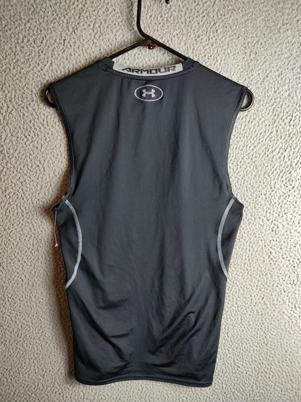 UNDER ARMOUR MEN'S SLEEVELESS COMPRESSION SHIRT BLACK GRAY MEDIUM USED POLYESTER