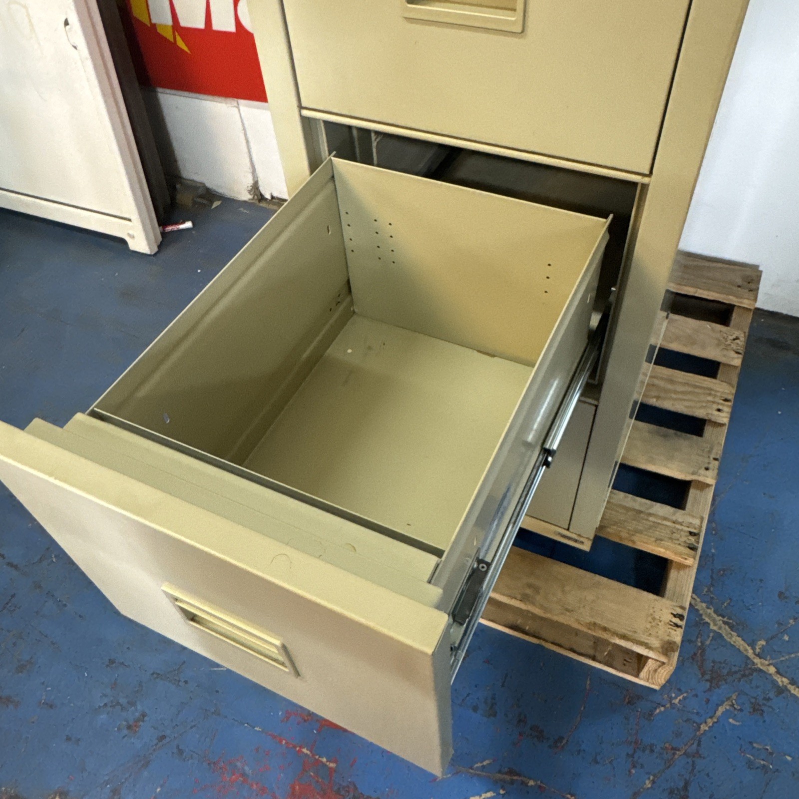 FIREKING TURTLE 4 DRAWER FIRE RESISTANT CABINET W/KEYS