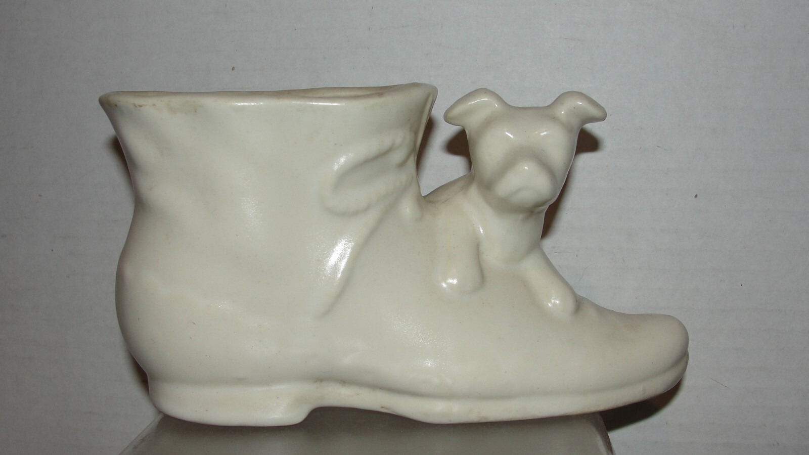 SHAWNEE? DOG W/ SHOE FLOWER PLANTER - UNMARKED