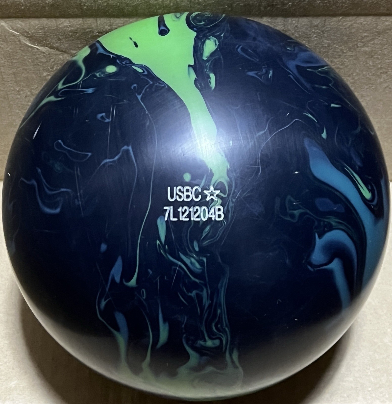 Columbia 300 Spoiler 15 lb Bowling Ball Used Single Drill