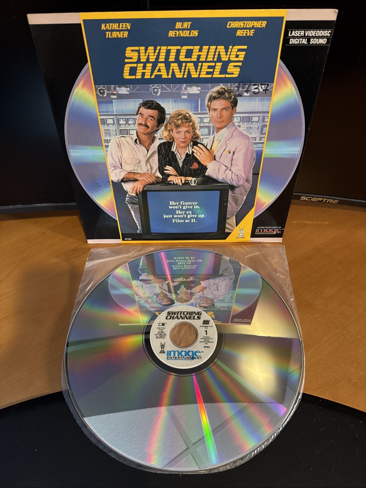 Switching Channels Laserdisc LD Kathleen Turner Burt Reynolds B6 EX