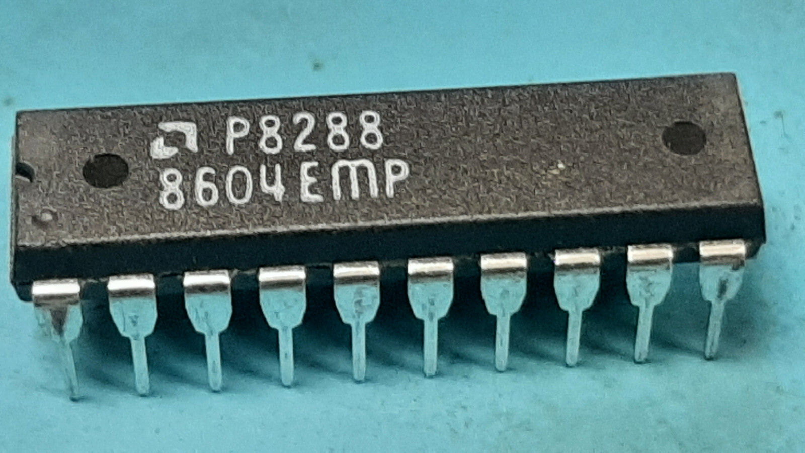 ( 2  pieces ) P8288 | BUS CONTROLLER | for 8086 and 8088 CPU | DIP20 | AMD 8288