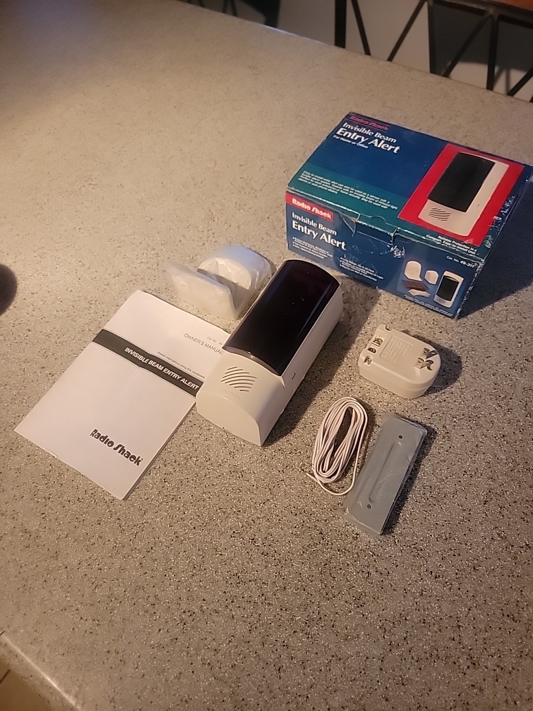 Vintage Radio Shack (49-311) Home / Business Invisible-Beam Entry Alert Open Box