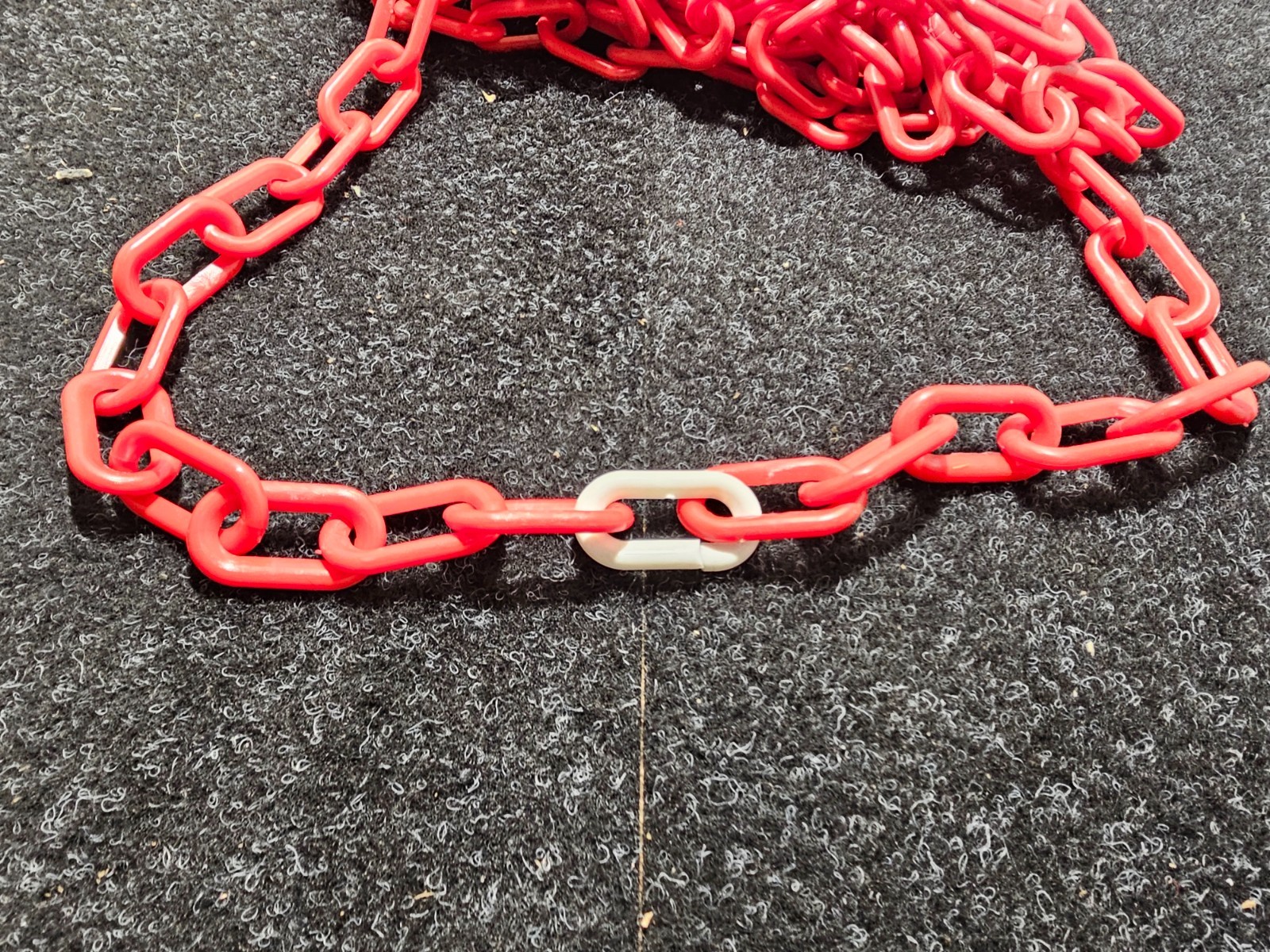 Plastic Chain 6CDU6 Red, 100 ft Length, Polyethylene, Gloss Finish