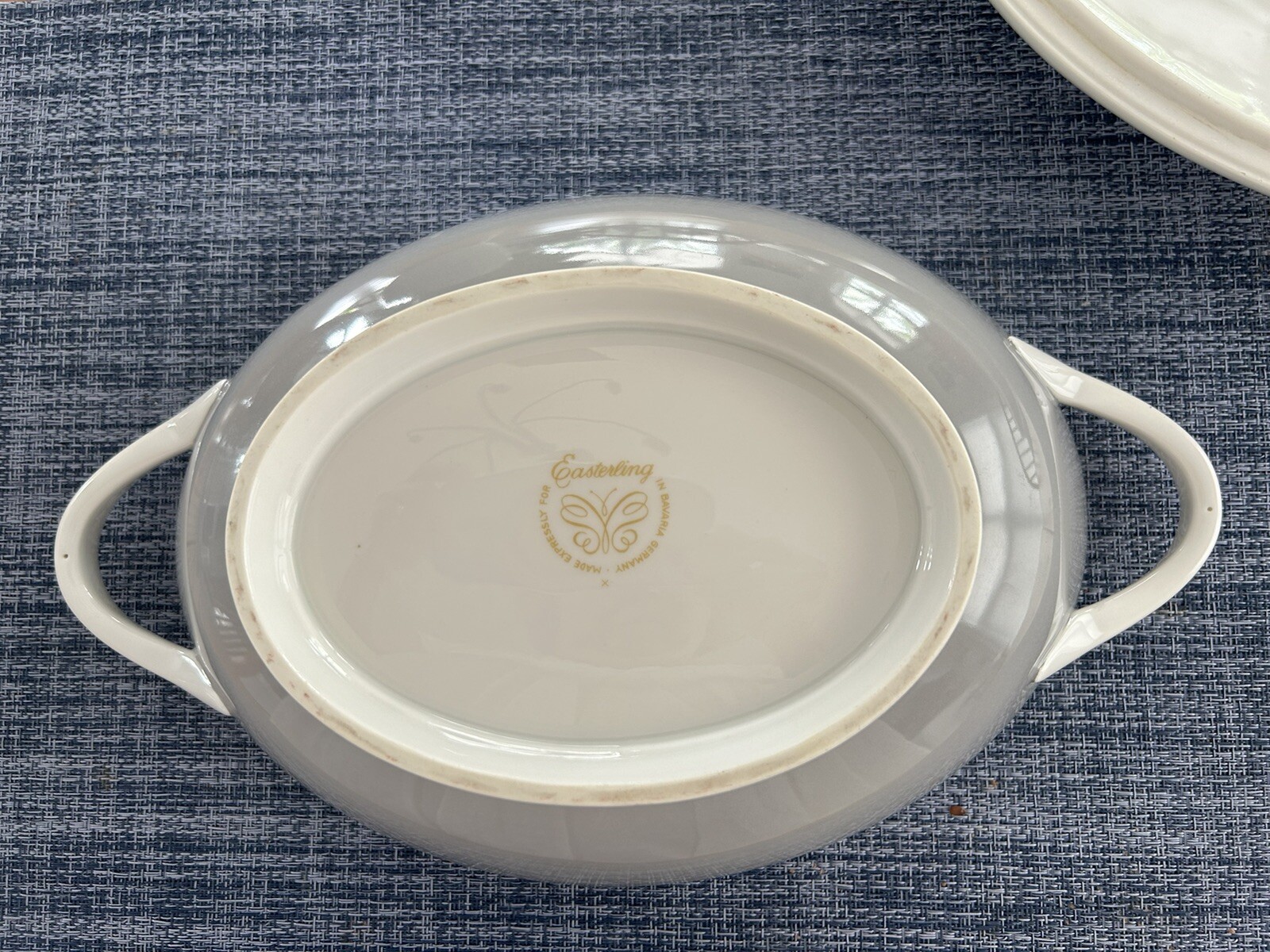 EUC- Easterling Majestic Large 10” Oval Covered Vegetable / Casserole