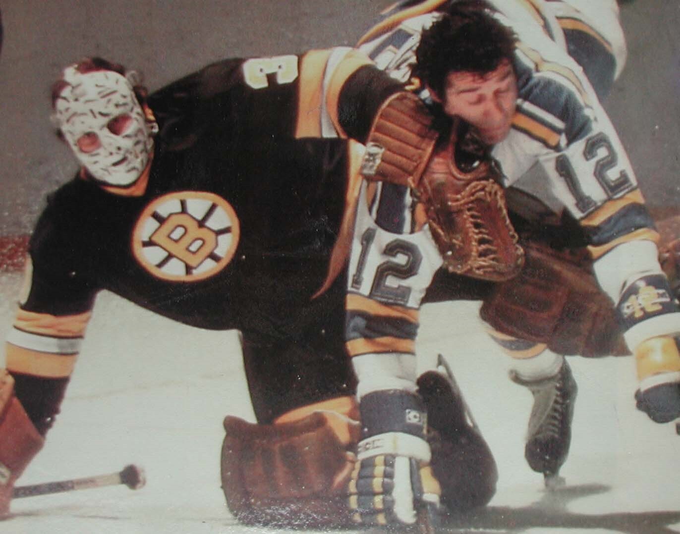 PRINT HOCKEY PICTURE ST-LOUIS BLUES CLAUDE LAROSE vs BOSTON GERRY CHEEVERS