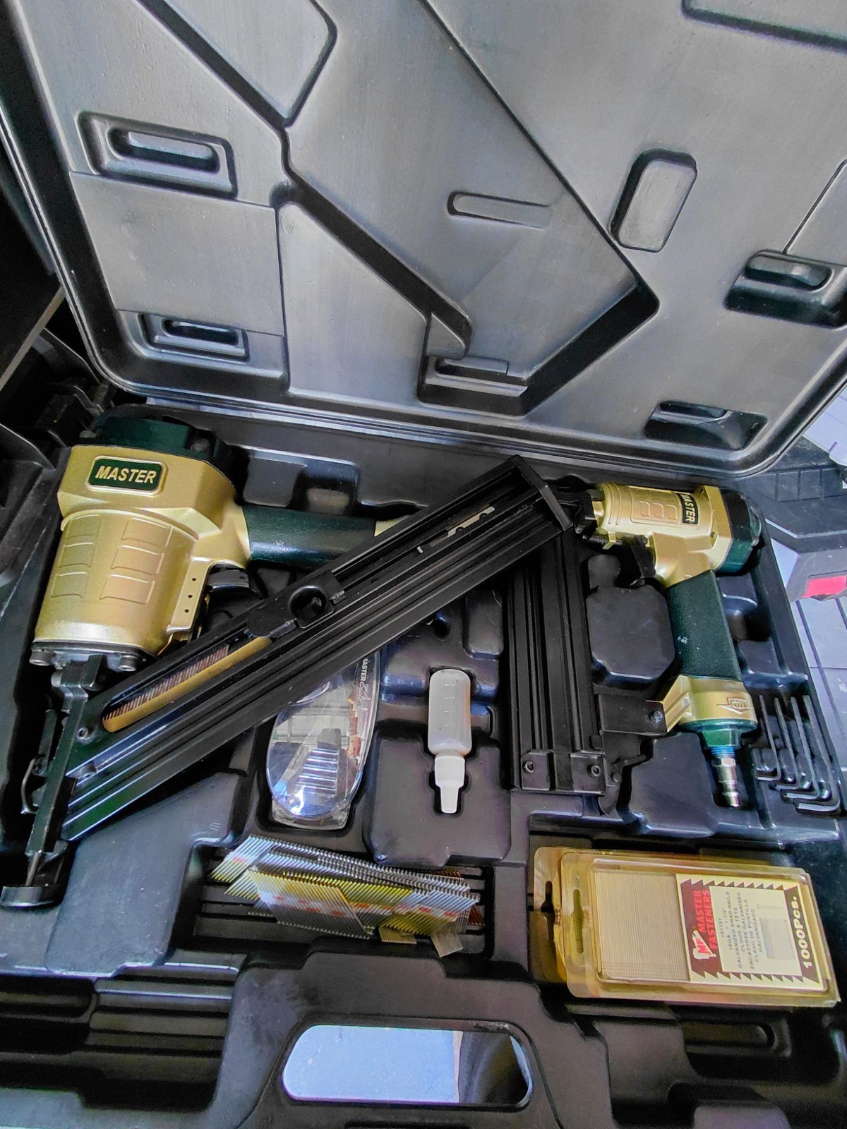 Air Nailer-Master Pneumatic Nailers Set with Carrying Case and Accessories