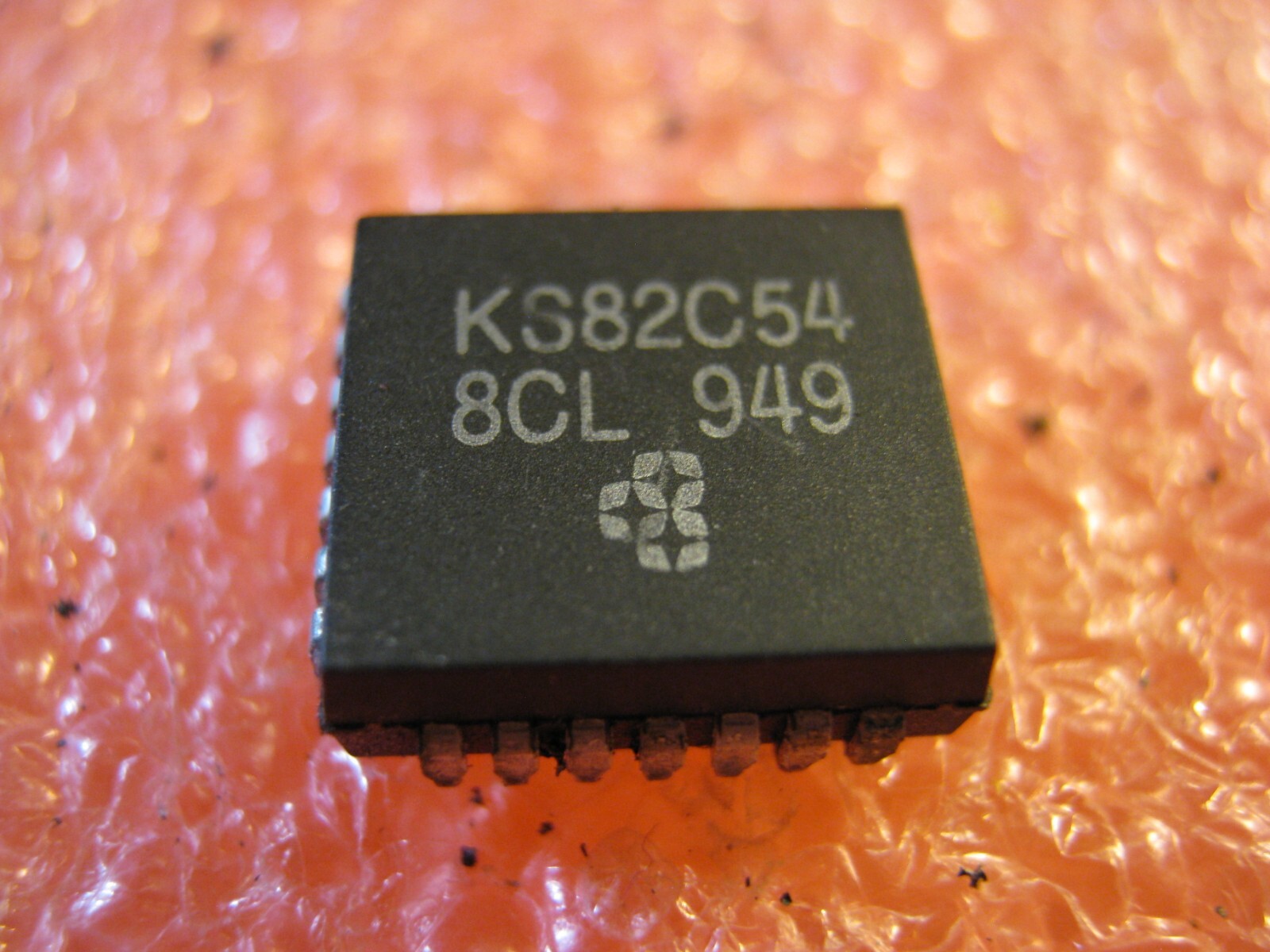 KS82C54-8CL Lot of 36 NOS pieces from Samsung