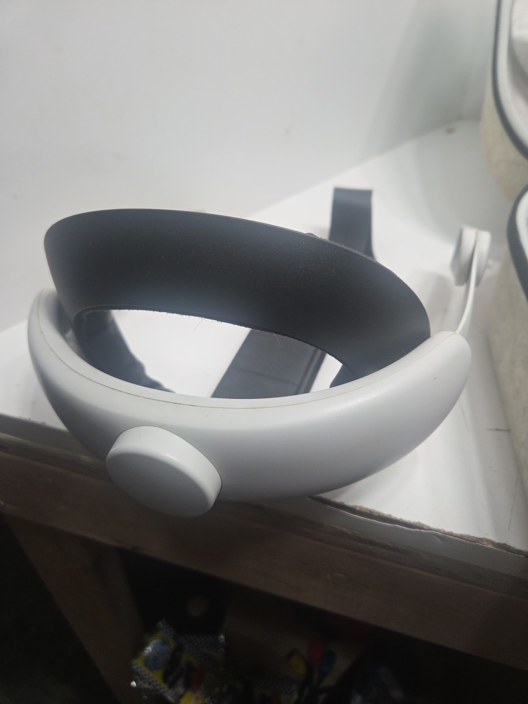 Meta Quest 2 128gb headset with controllers, cable, silicone cover, carry case