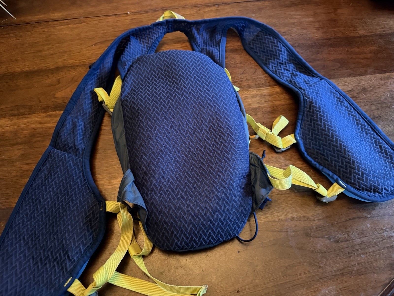 Nathan Hydration Vest For Running Hiking - Unisex Medium