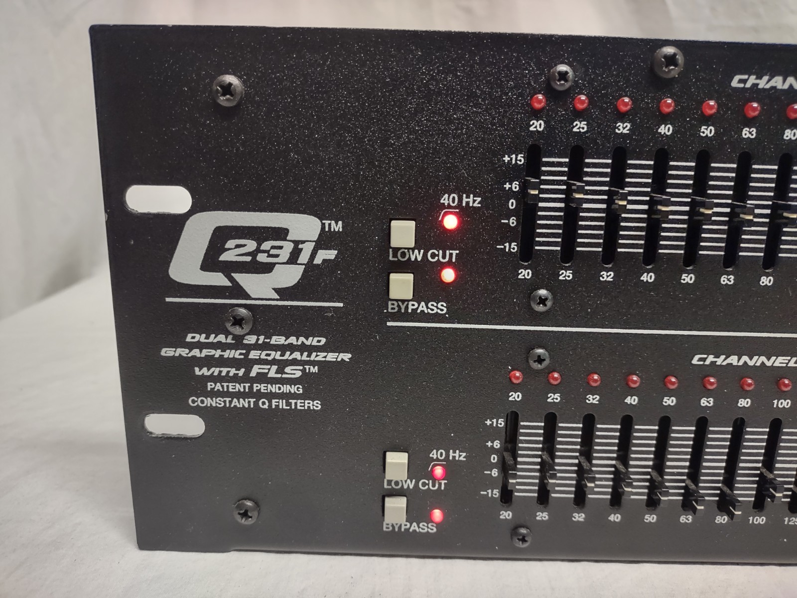 PEAVEY Q231F Rack-Mount Dual 31-Band Graphic Equalizer