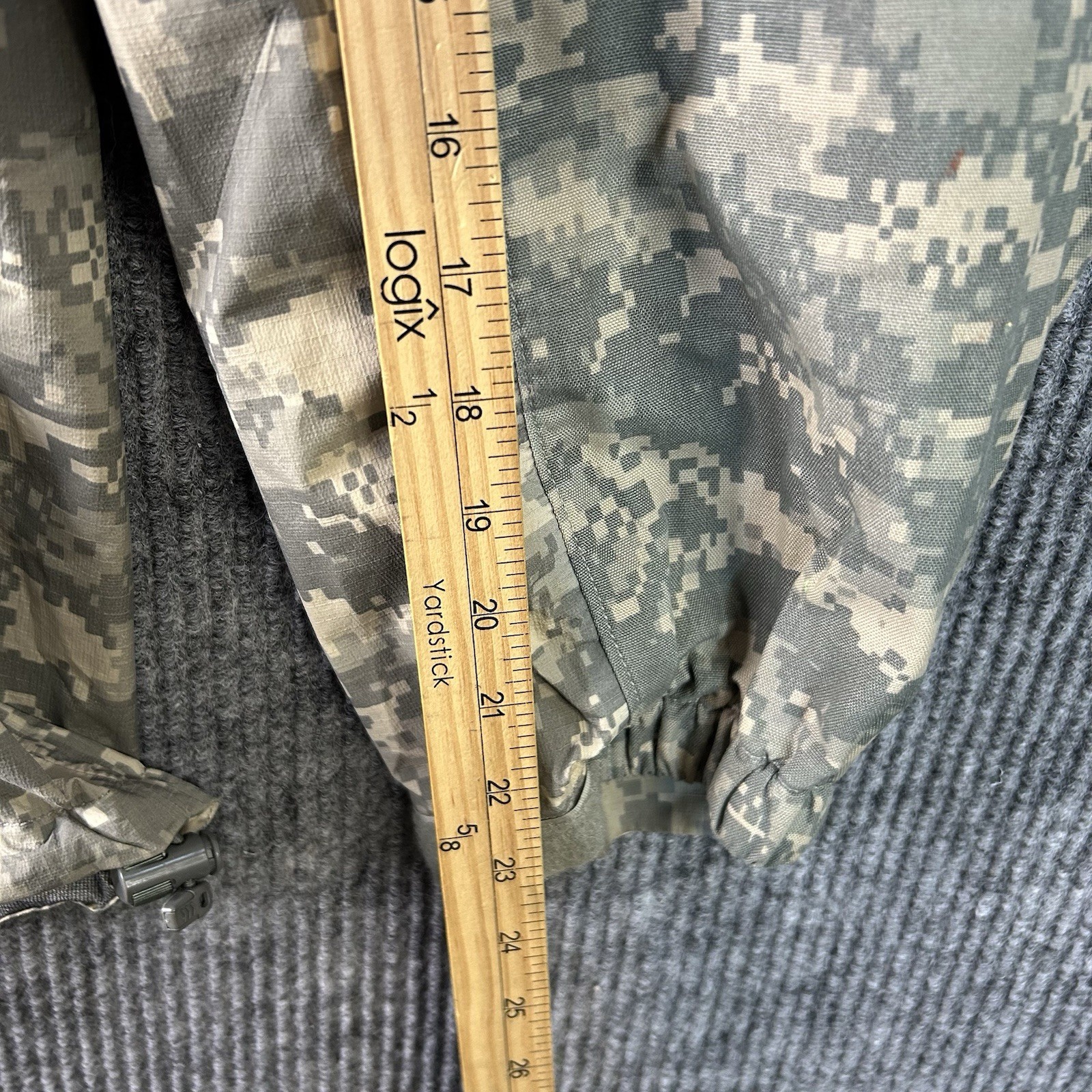 Military Jacket Medium Extreme Cold Wet Weather Gen III Layer 6 Universal Camo