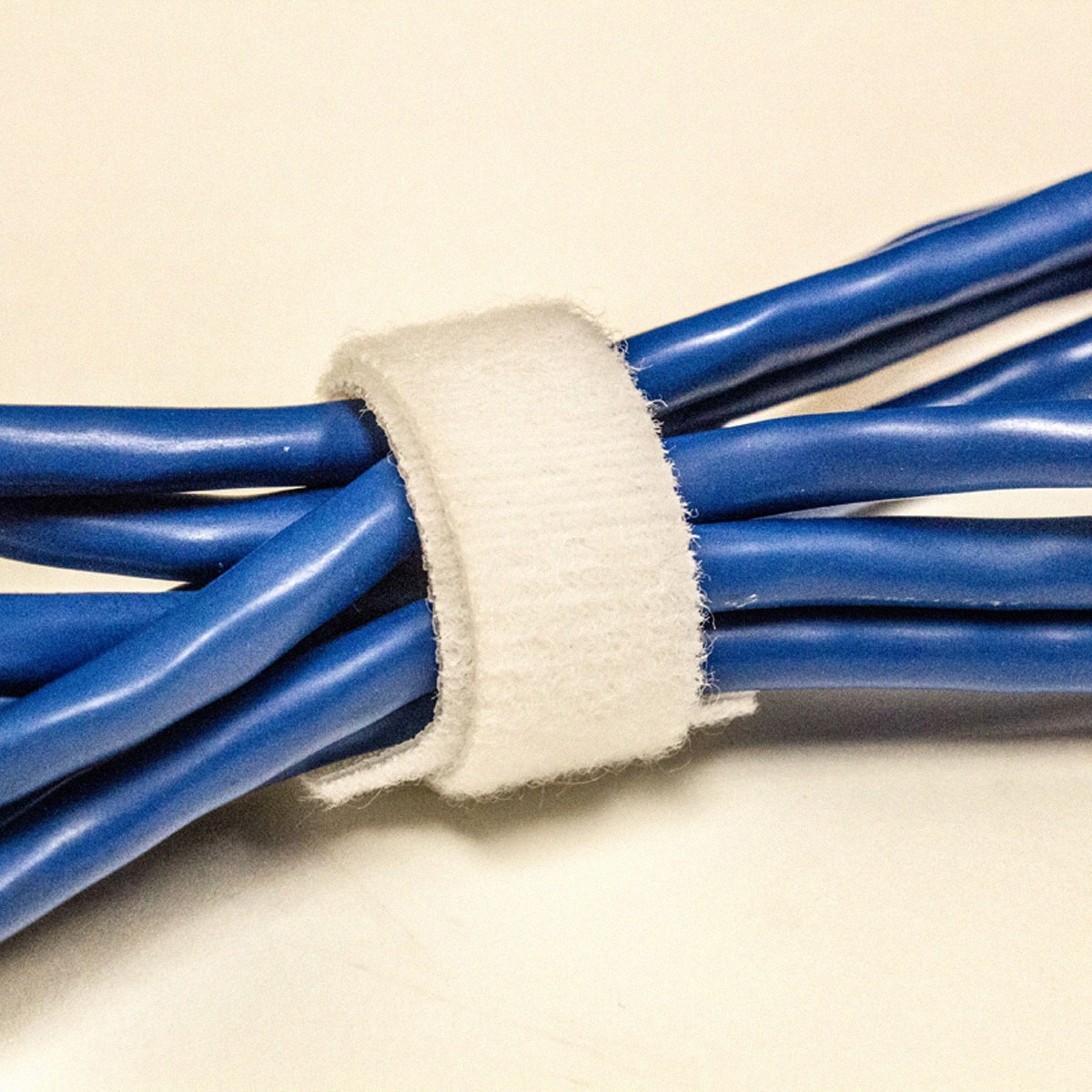 10 Inch Hook and Loop Reusable Strap Cable Cord Wire Ties 50 Pack White