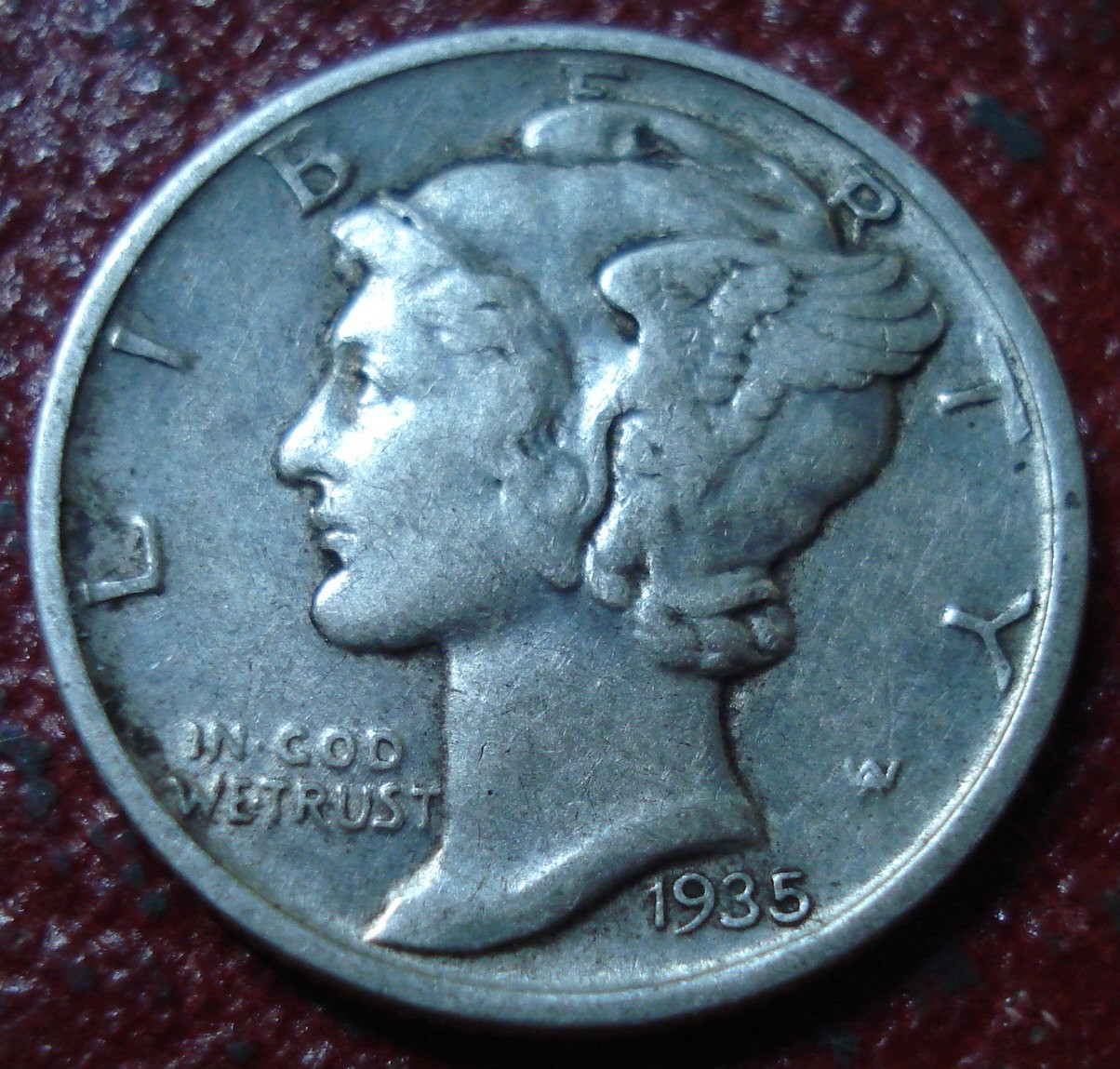 1935 MERCURY DIME IN VF-EF CONDITION