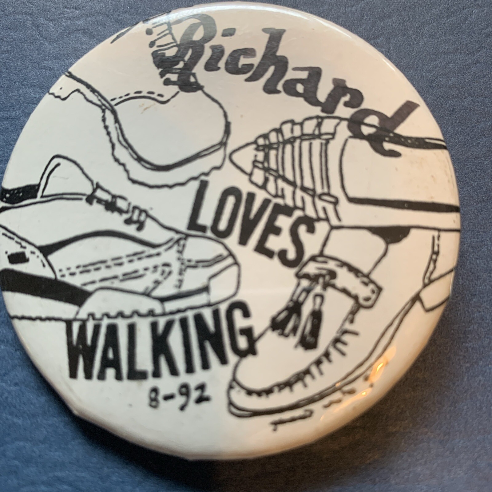 1992 Richard Loves Walking Pinbsck Button Sdvertising