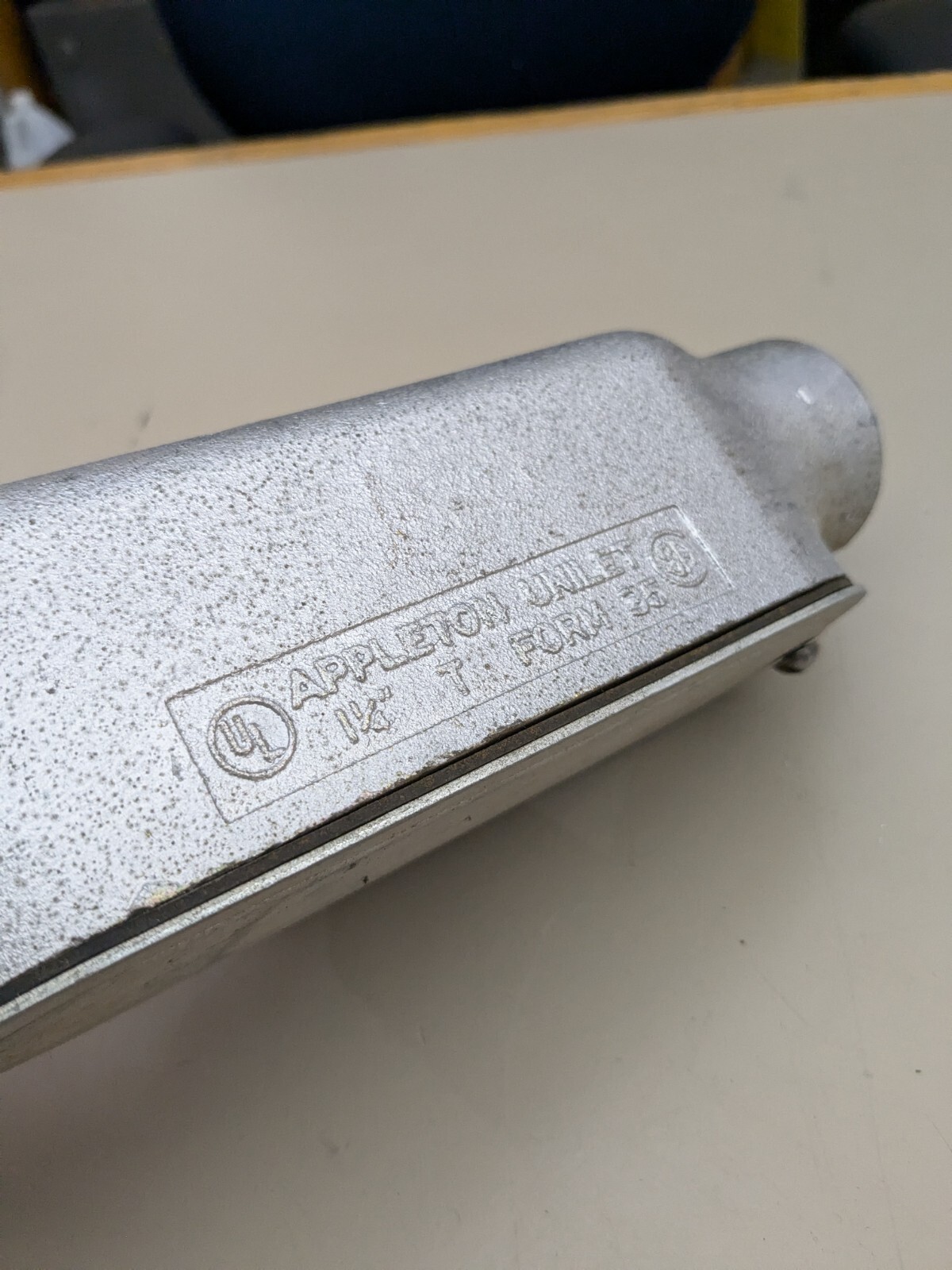 APPLETON 1.25" MALL IRON FORM 35 UNILETS CONDUIT T125-M NOS 1-1/4" Tee LB Cover