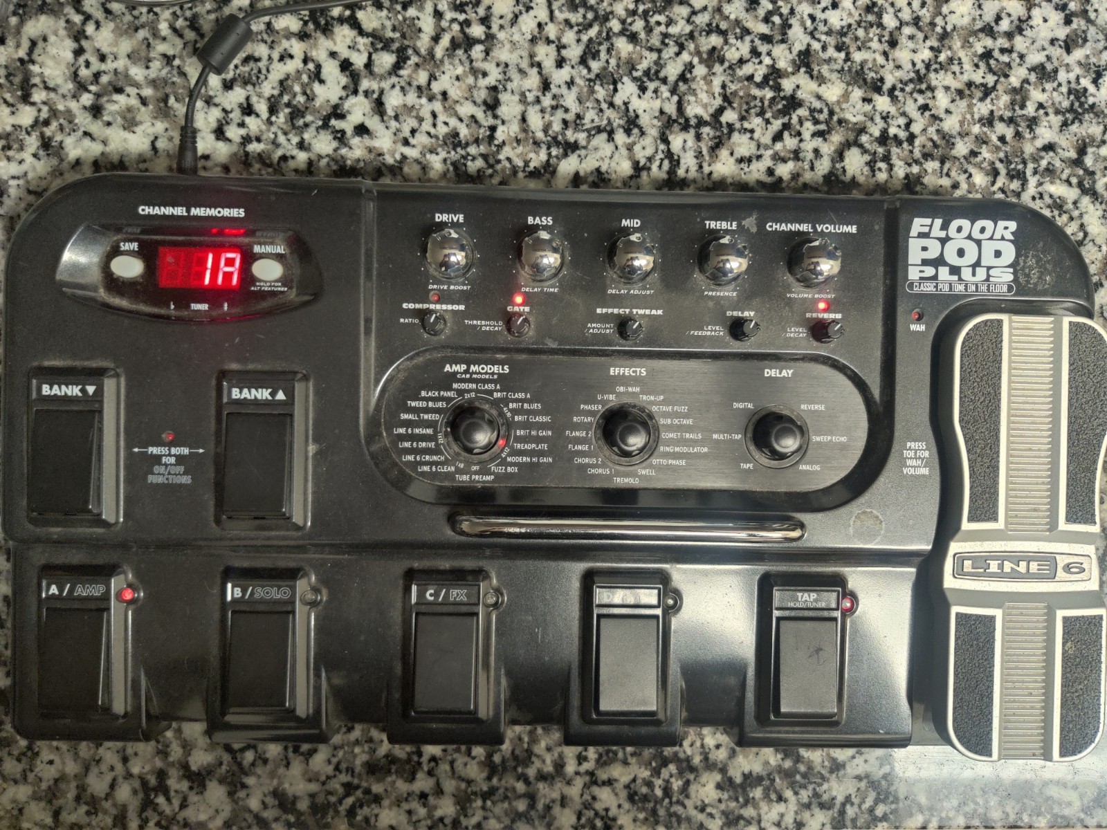 Line 6 Floor POD Plus Guitar Multi Effects Processor Pedal Board