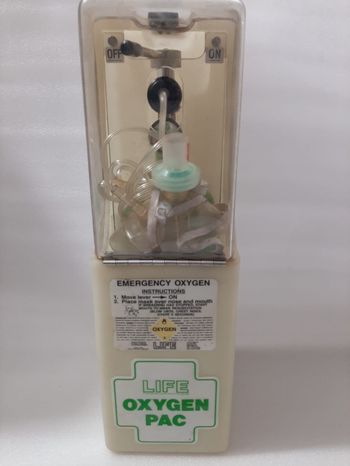 LIFE OxygenPac Notfall-Sauerstoff im Wandgehäuse (LIFE-612)