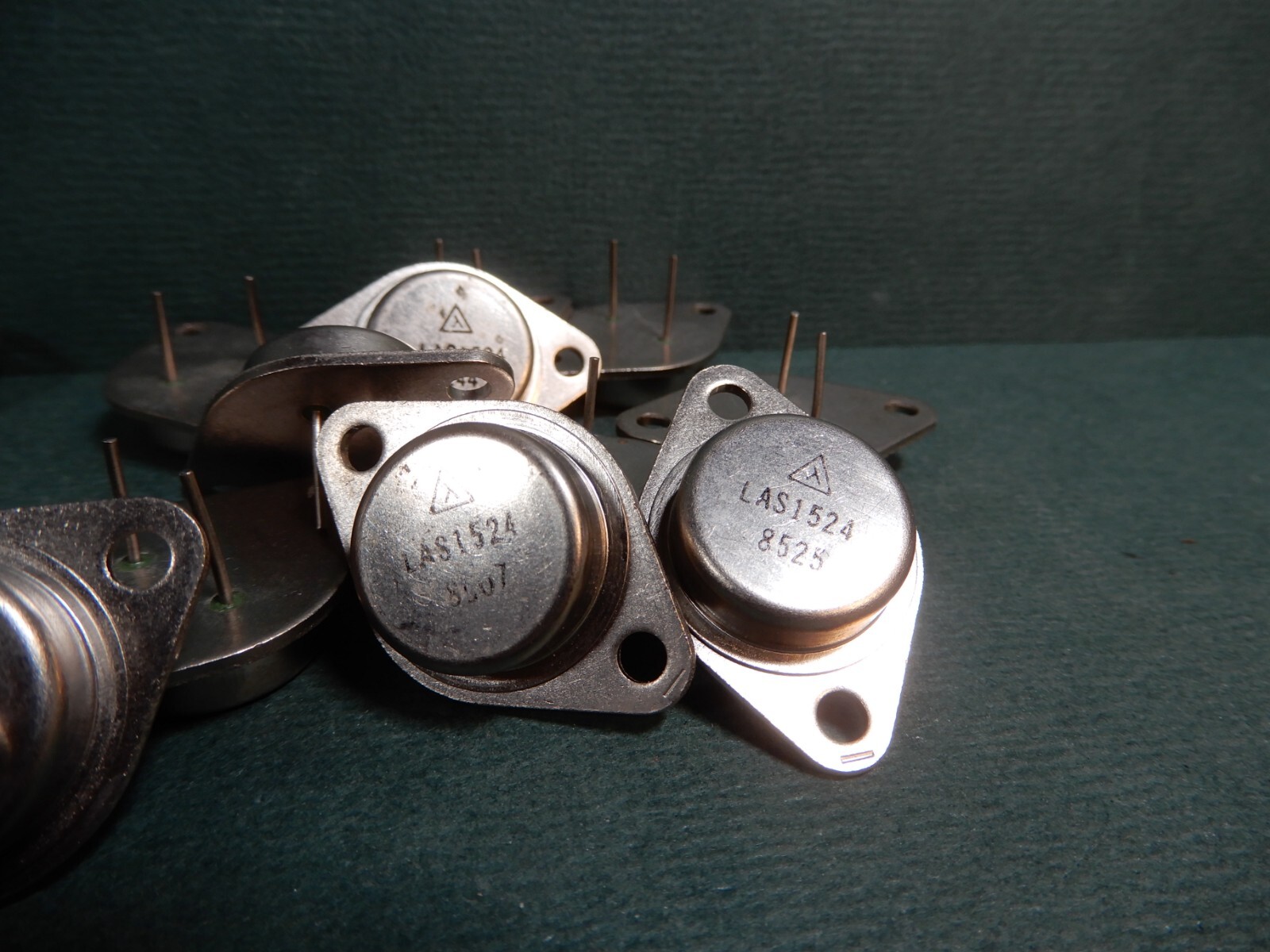 Lambda LAS1524 +24VDC 1.5 Amp Voltage Regulators Qty 25 NOS