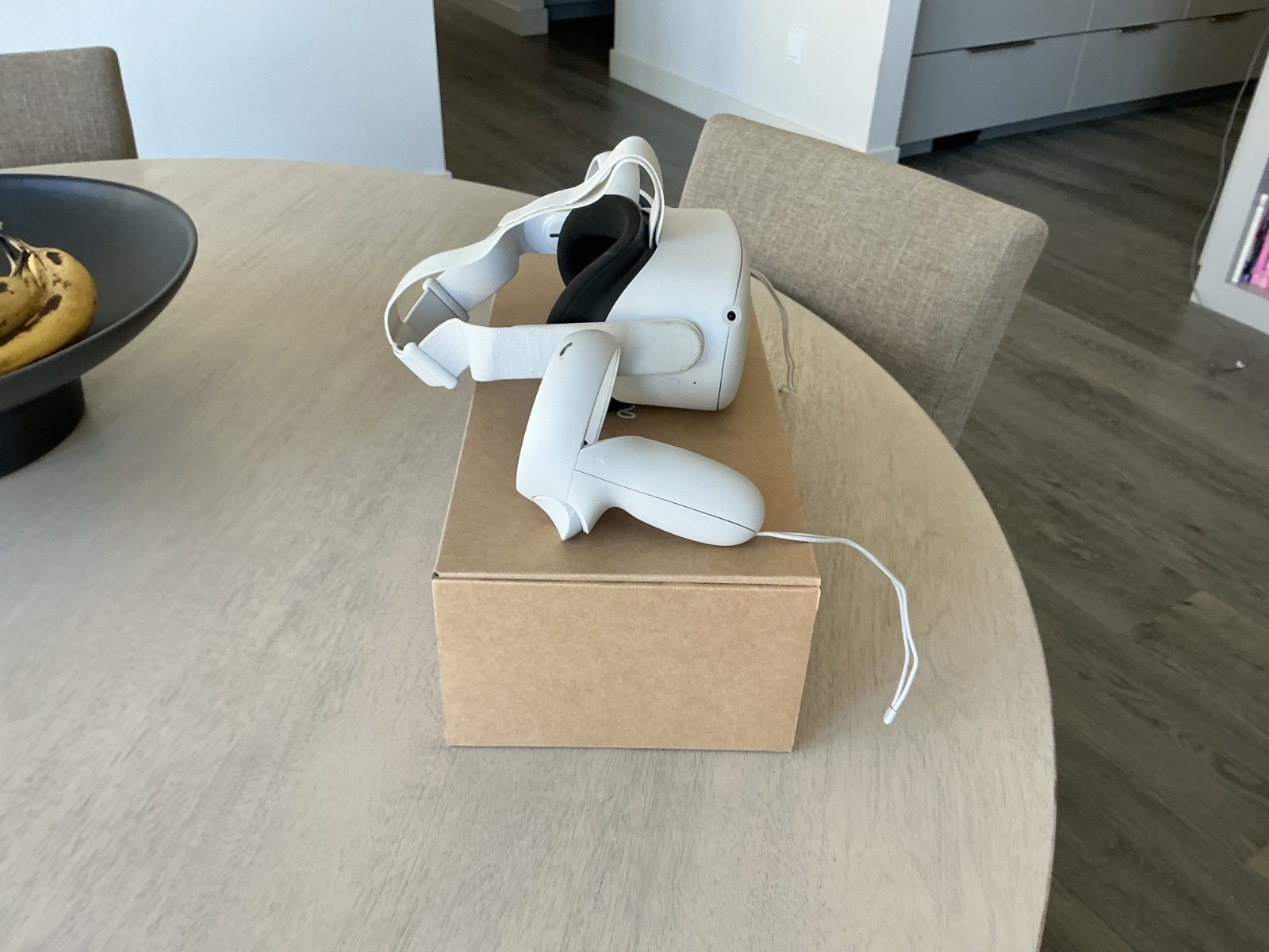 Meta Quest 2 Virtual Reality Headset 256GB Bundle Good Condition