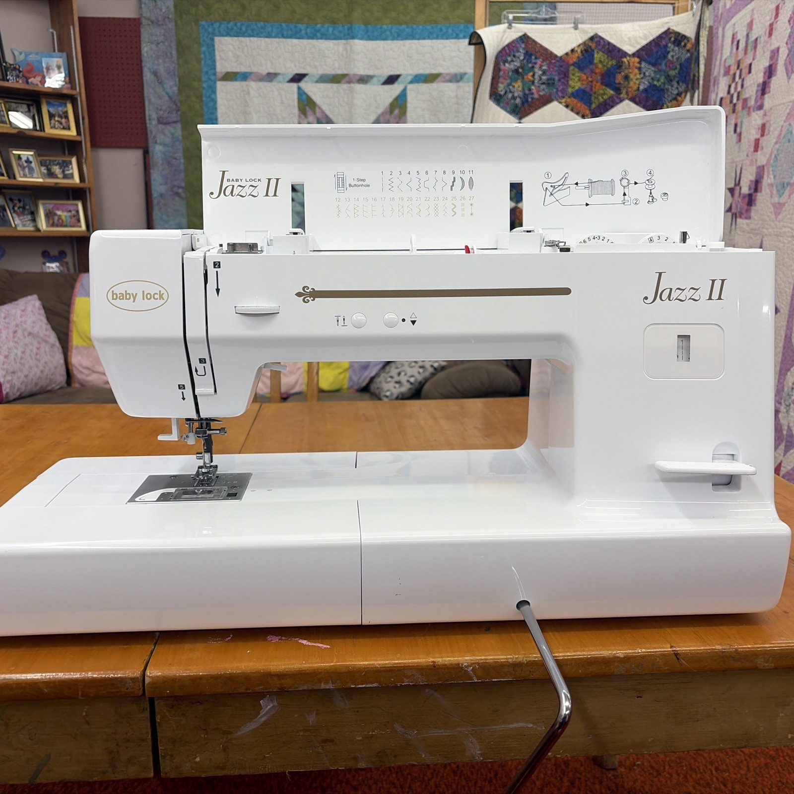 Baby Lock Jazz II Quilting and Sewing Machine With 22 Presser Feet. Barely Used