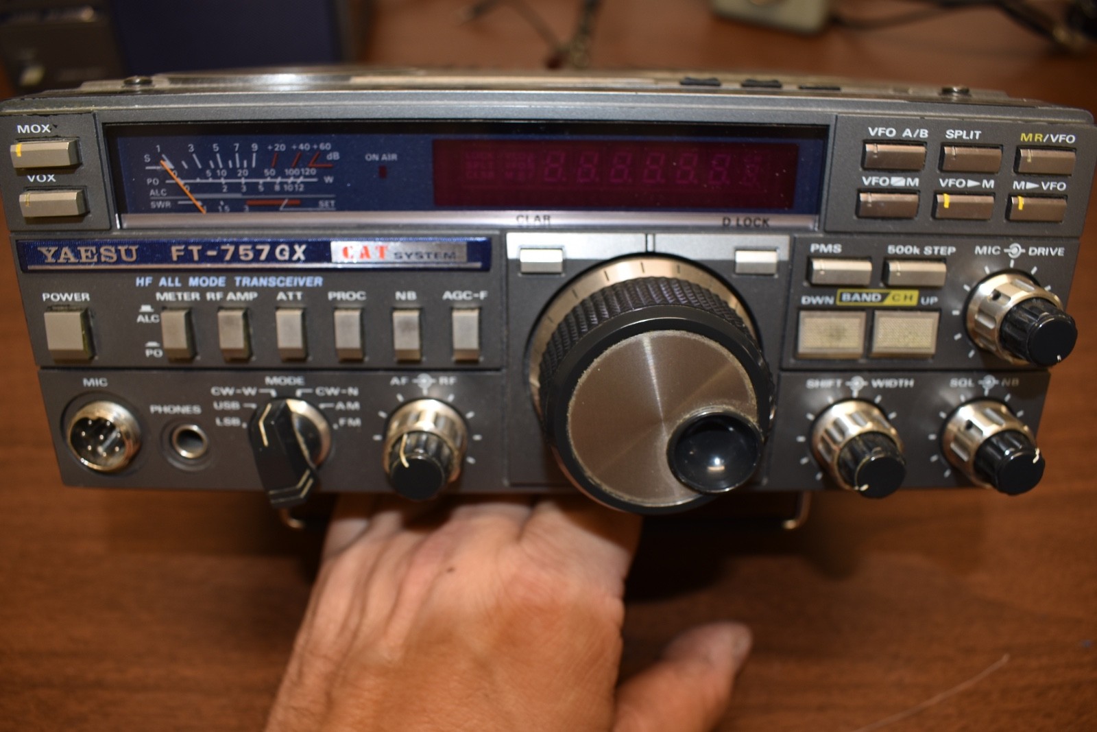 YAESU FT-757GX HF TRANSCEIVER Project
