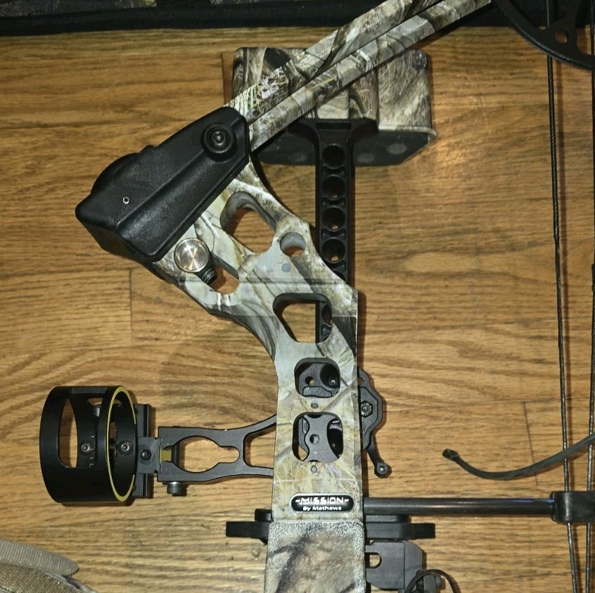 Mission Craze By Mathews Compound Bow Adjustable Draw Complete Set In Case RH