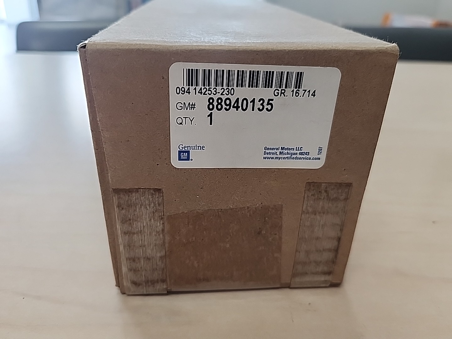 NOS SEALED GM#88940135 OEM Rear Belt-Center 88940135/00-06 Suburban Tahoe Yukon