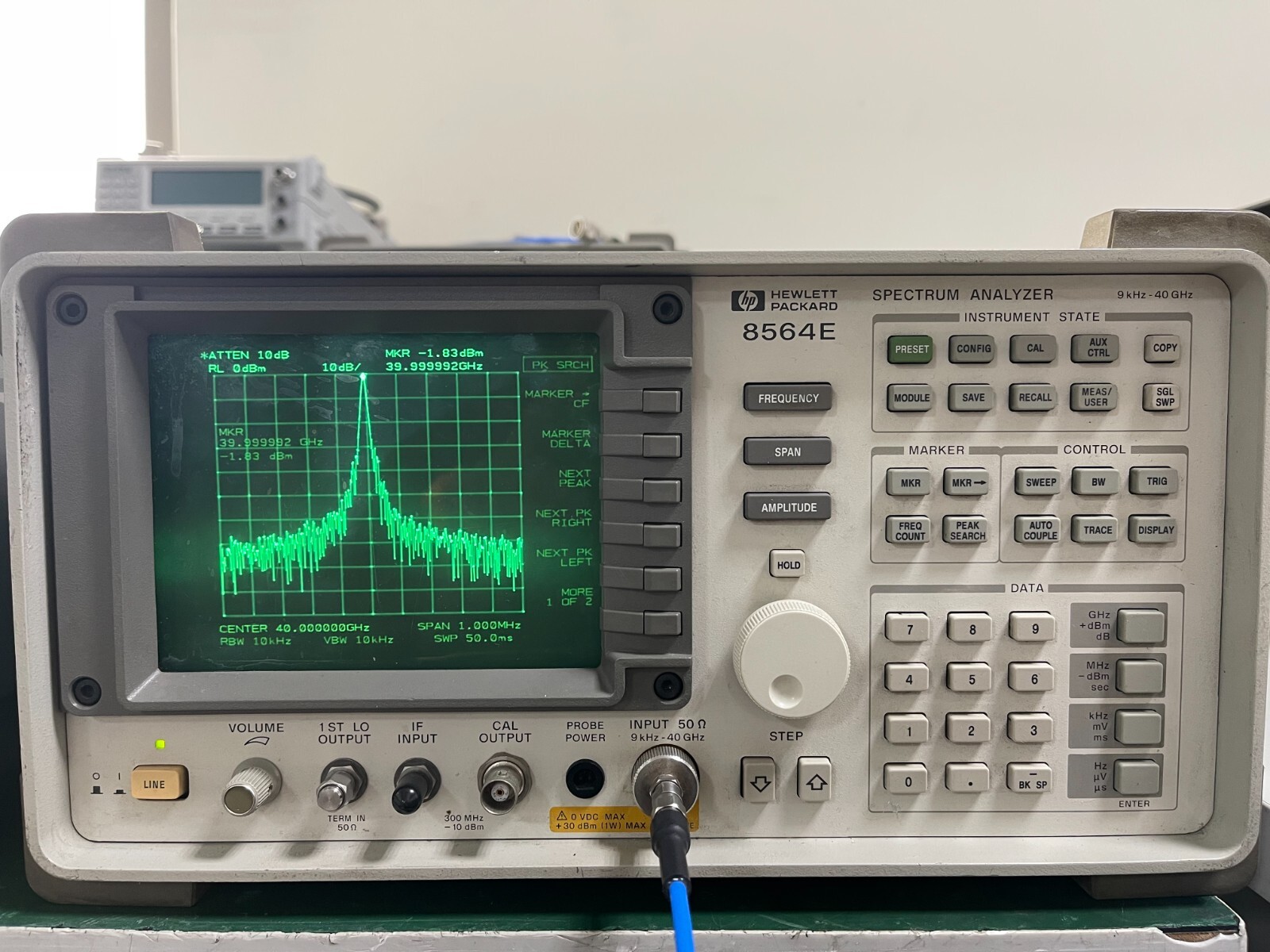HP Agilent 8564E 9KHz - 40GHz Spectrum Analyzer w/ 85620A module_0976
