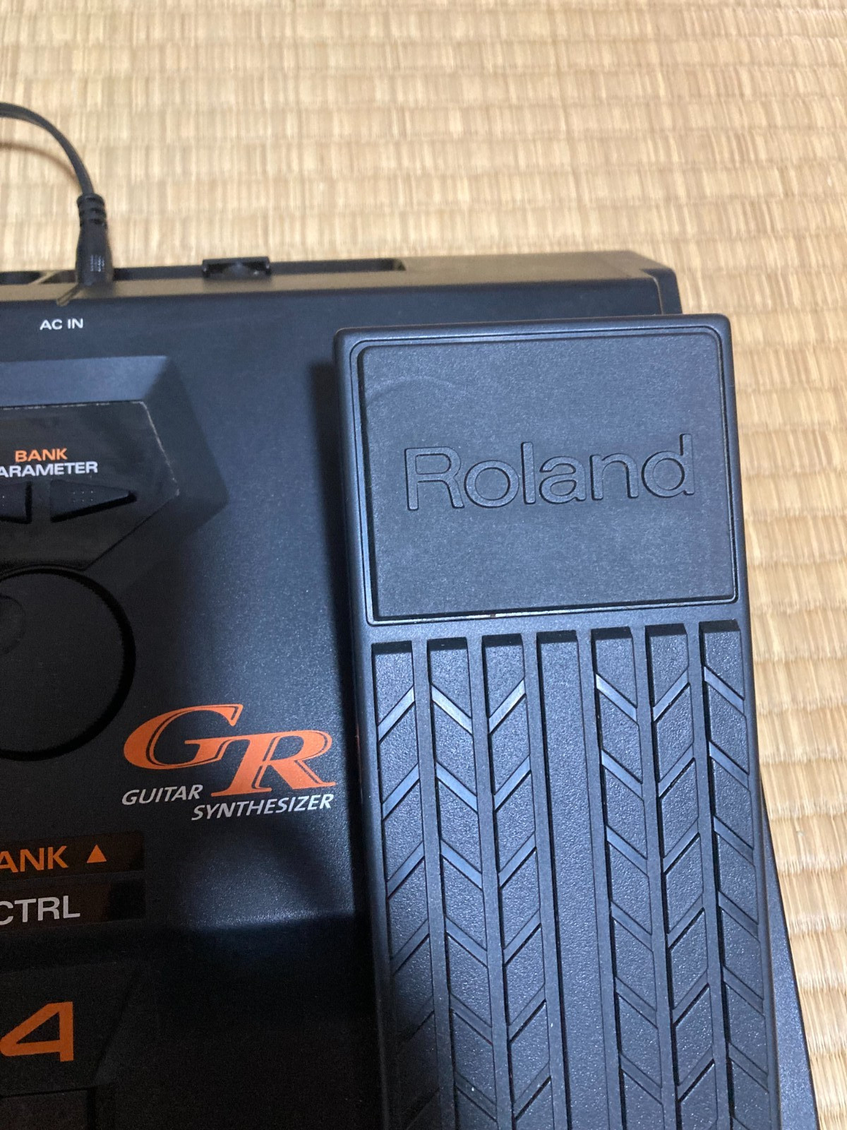 Roland GR-33 Guitar Synthesizer Multi-Effects Processor W/ Power Supply