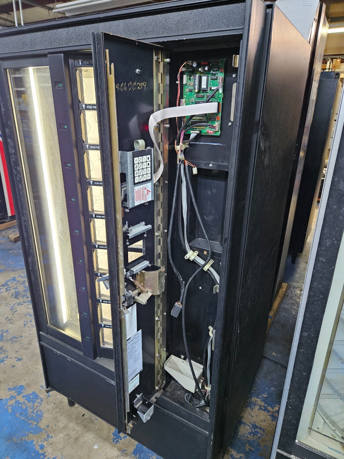 Not Homing/Cooling - Crane National Shoppertron 431 Cold Food Vending Machine