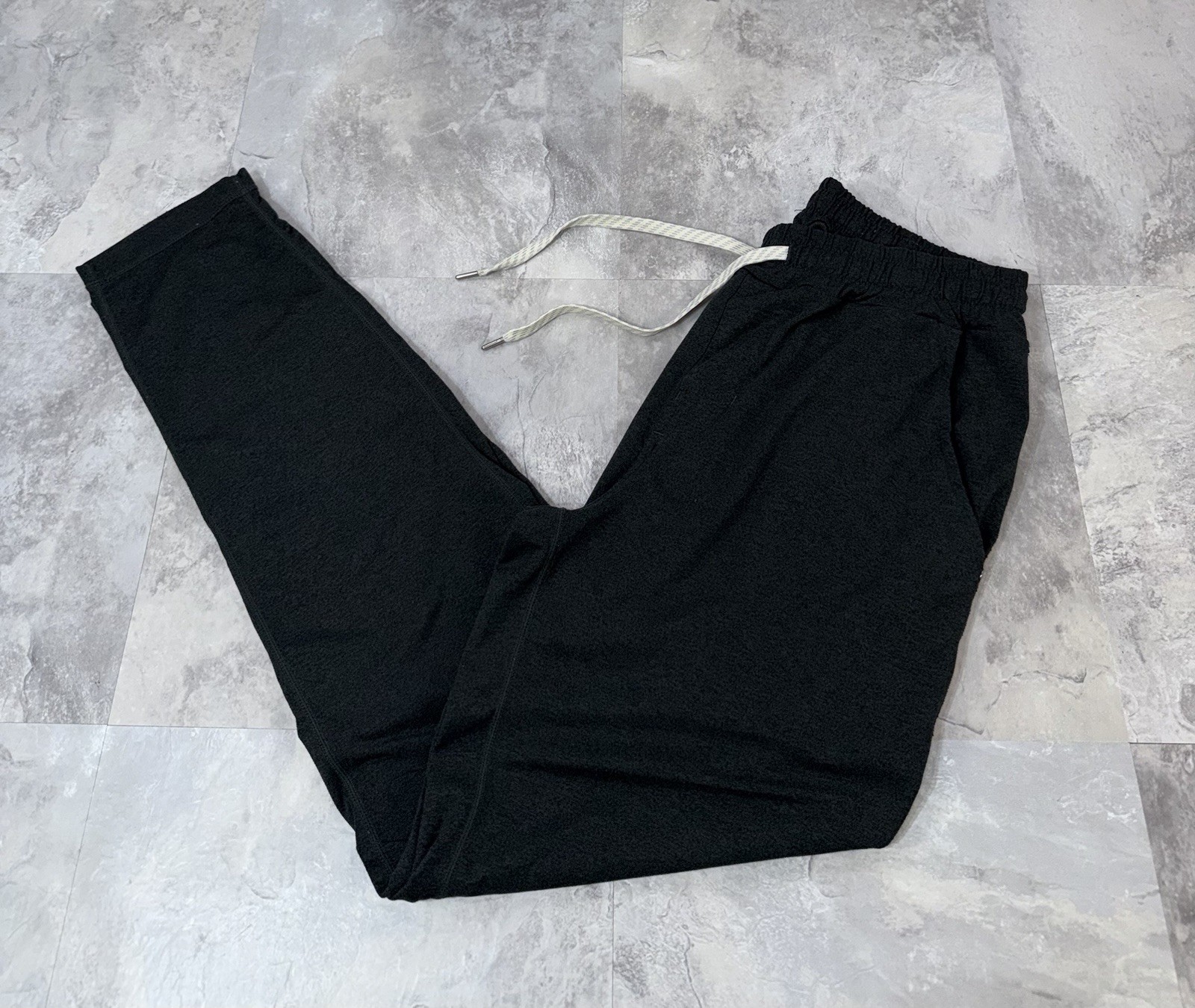 Vuori Ponto Performance Joggers Pants V418 Heather Black Mens Size Medium