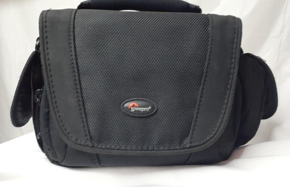 LOWEPRO EDIT 100 CAMERA CASE BLACK PADDED WITH SHOULDER STRAP
