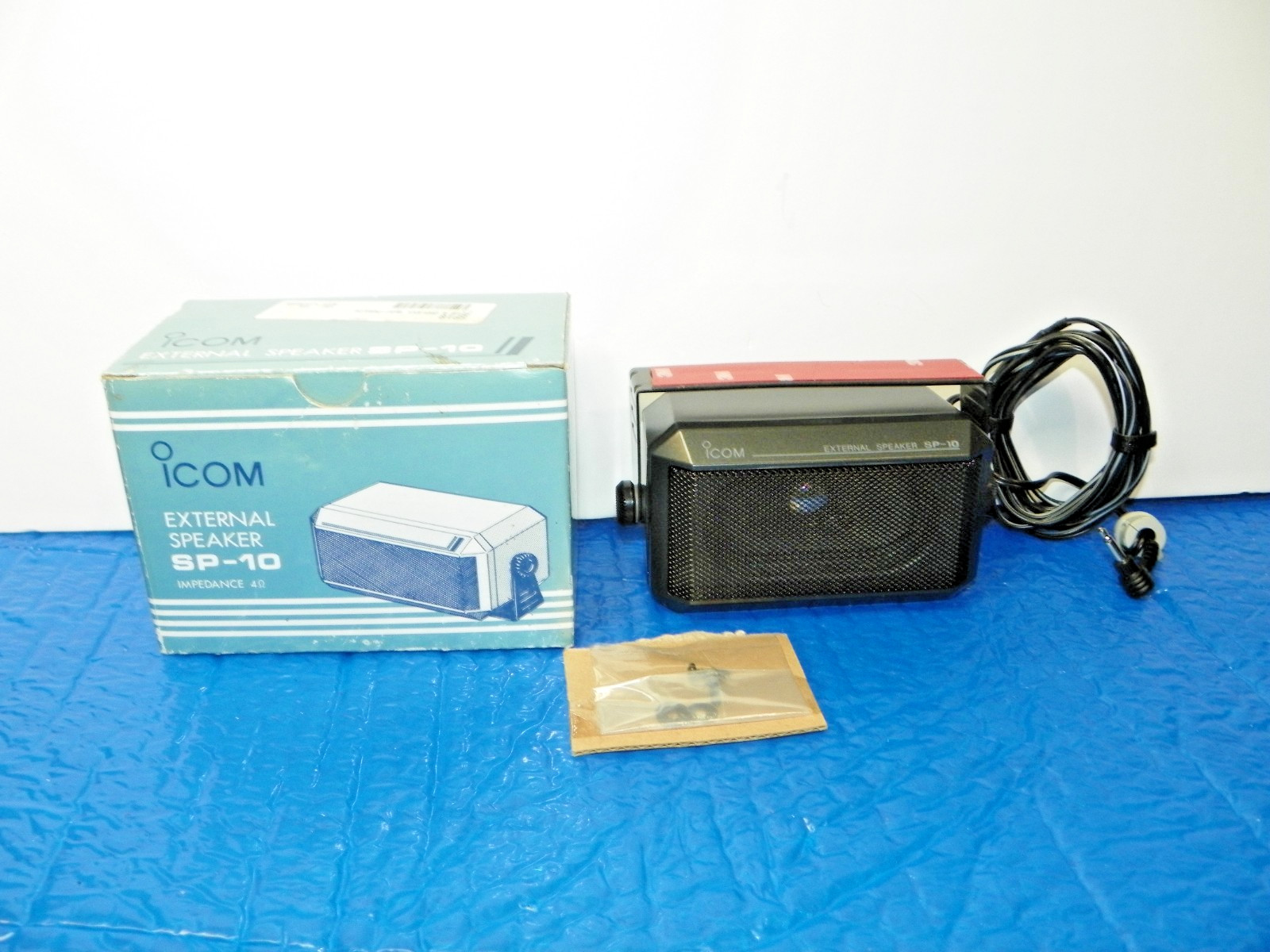 Icom SP-10 Ham Radio External Speaker 4 3/8"x2 1/2"x2" w/Mount 4 OHM  USED
