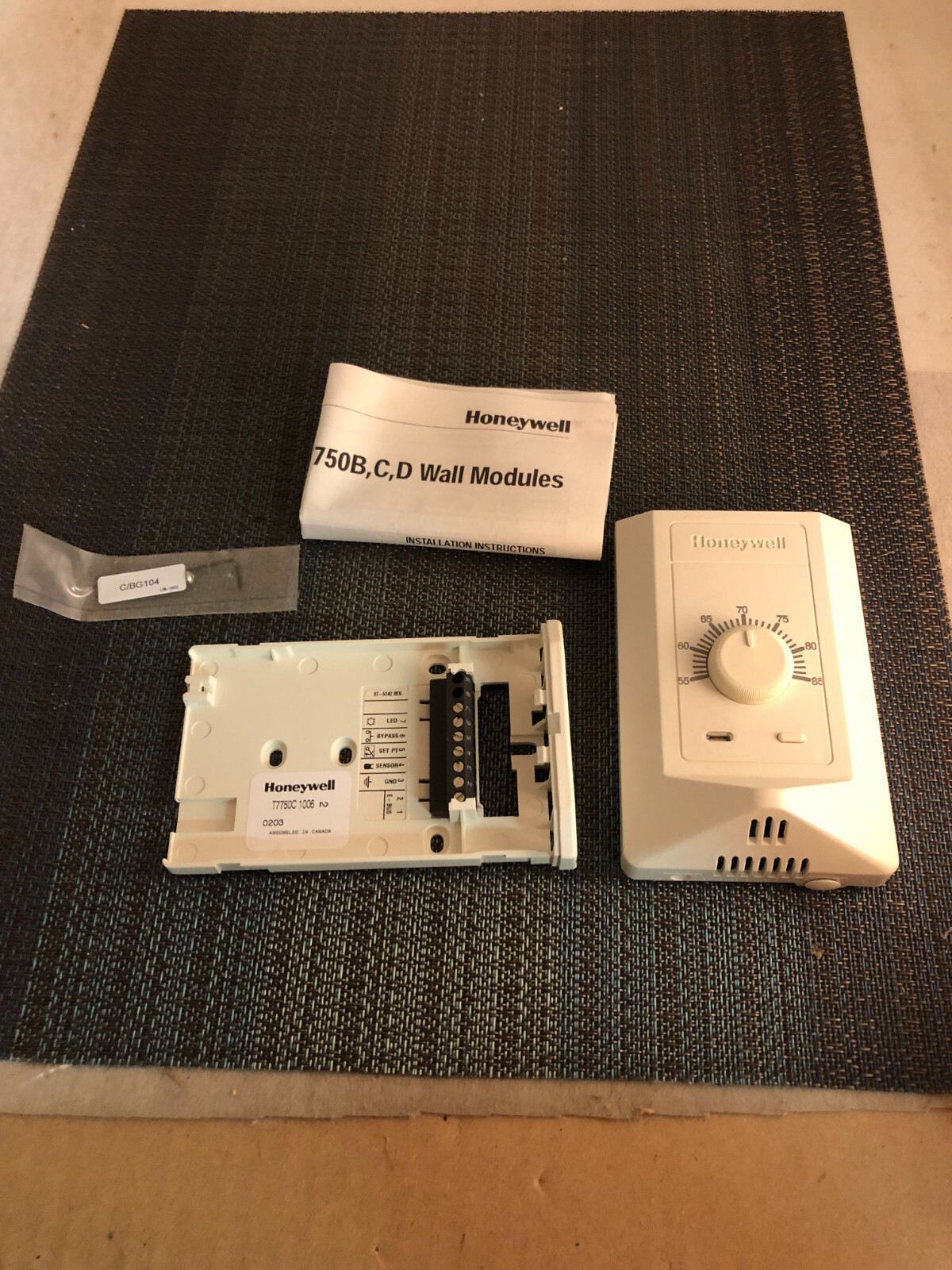 Honeywell T7750C1006 VAV sensor NEW!