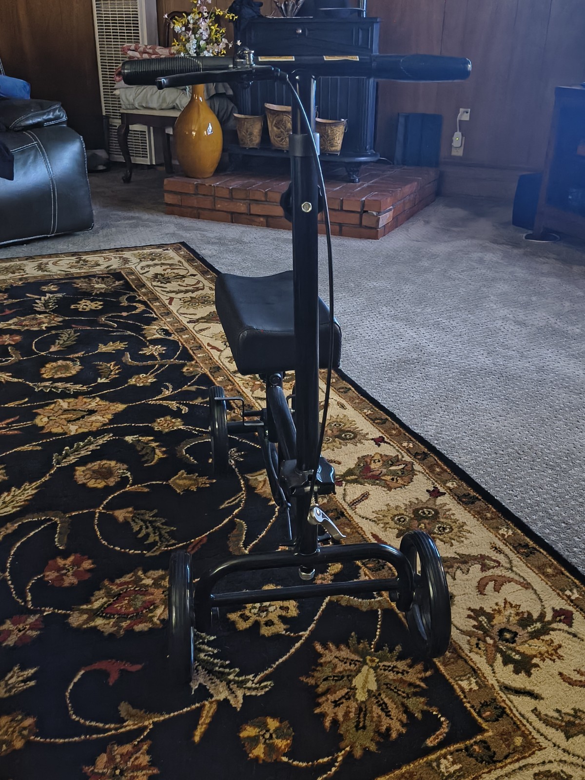 Barely Used Knee Scooter Foldable By Elenker. No Scratches New.