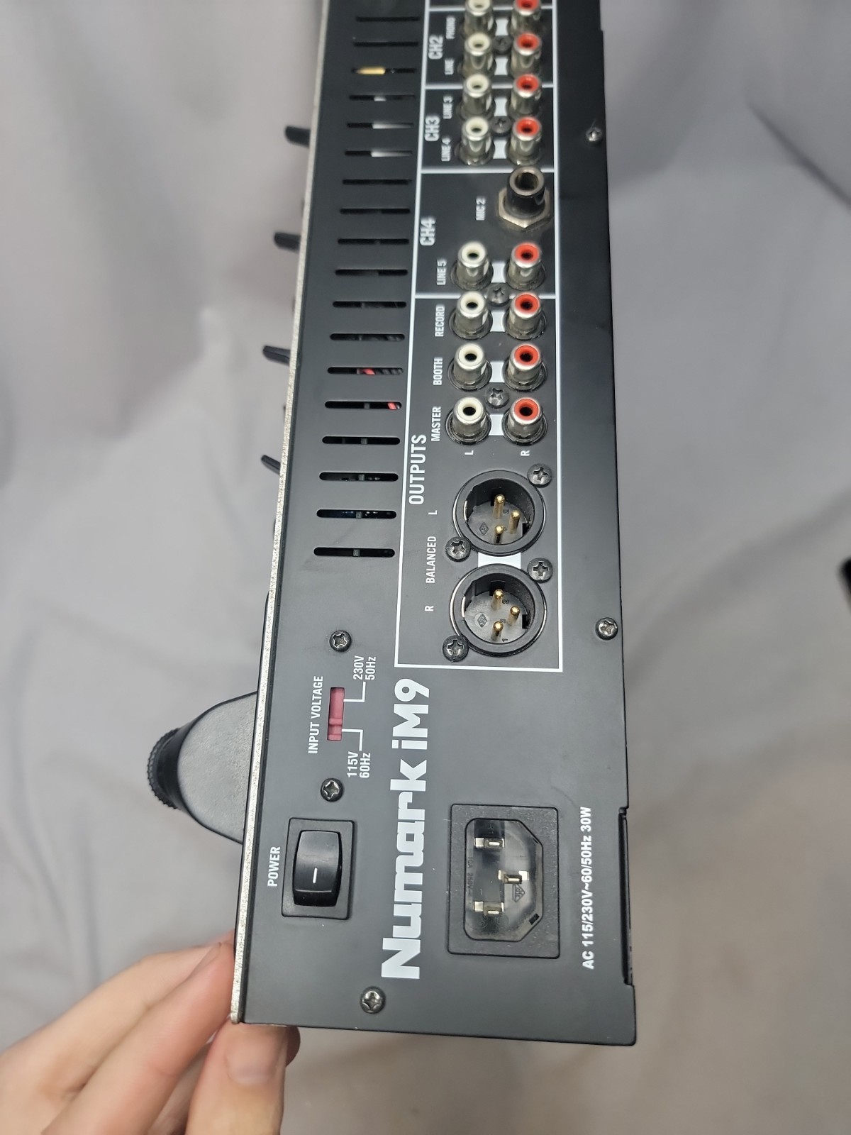 NUMARK IM9 DJ MIXER WITHEFFECTS BEAT COUNTER