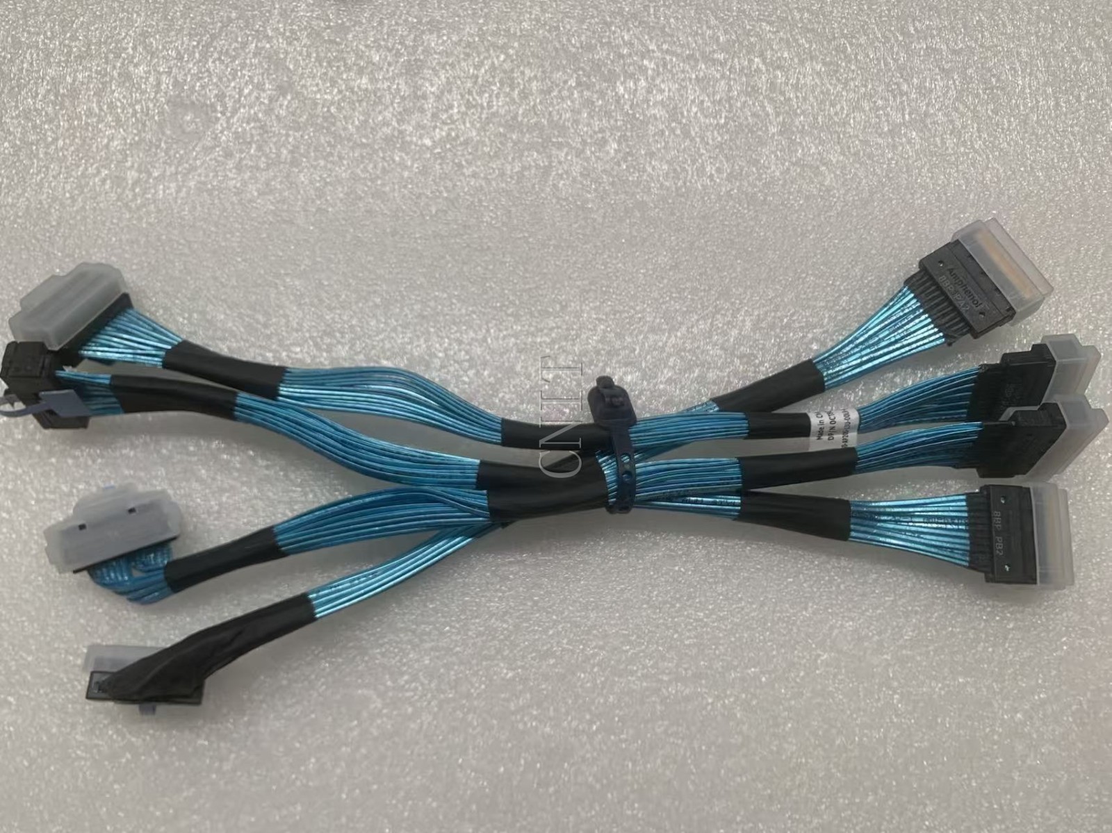 SAS cable 4x SFF-8654 gerade to 4x SFF-8654 winkel R7525 0CT8G0
