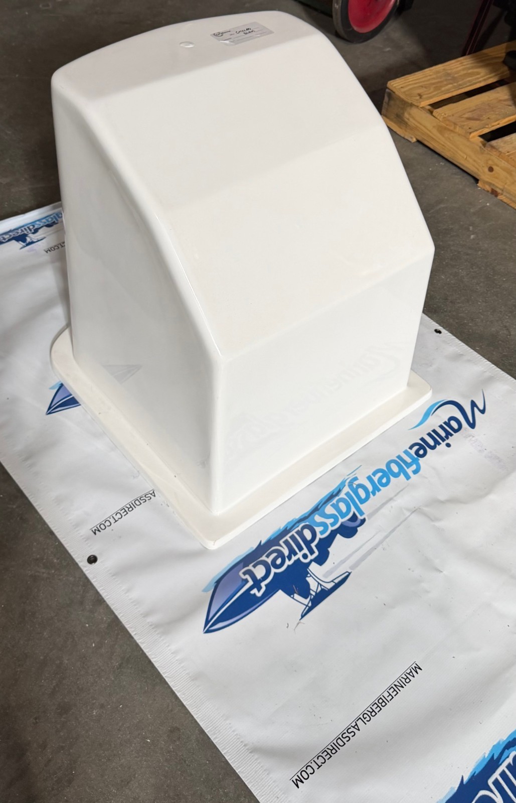 SALE C&M Marine Fiberglass Center Console 25”Hx22"Wx21"D Marina Dock Boat CMCC00