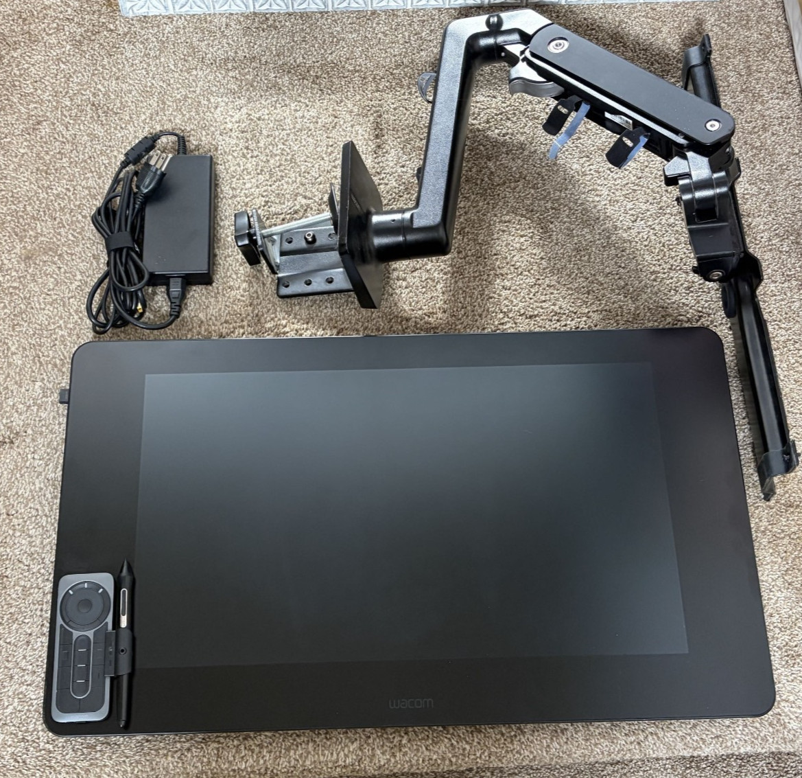 Wacom Cintiq Pro 24 DTK2420K0 DTK-2420 With Wacom Flex Arm ACK62803K Works Great