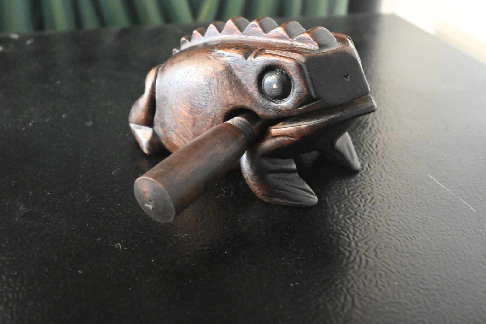 Vnt Carved Dark Wood Croaker GUIRO Frog Percussion Instrument w/Scraper Stick
