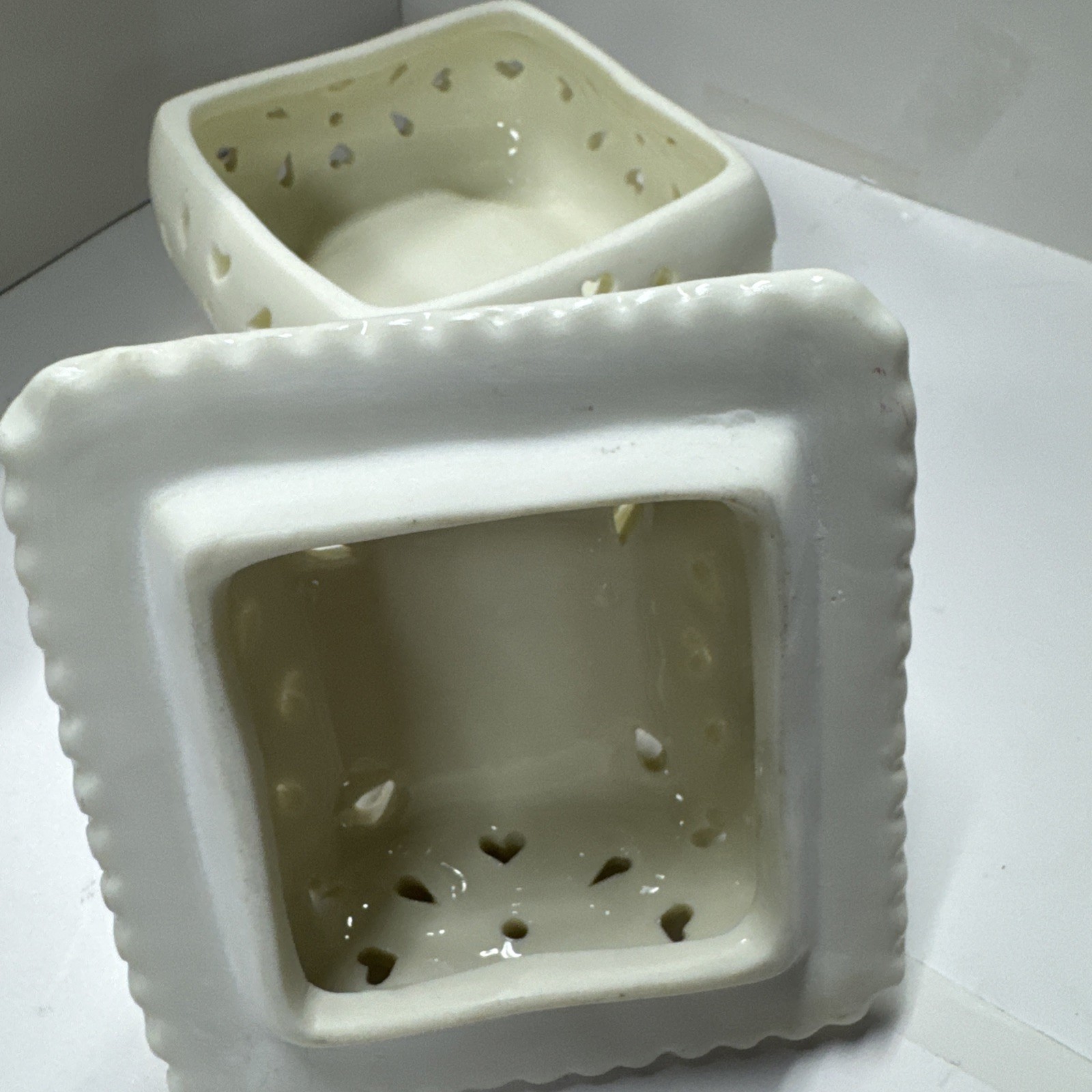 Potpourri Ceramic Cut Trinket box