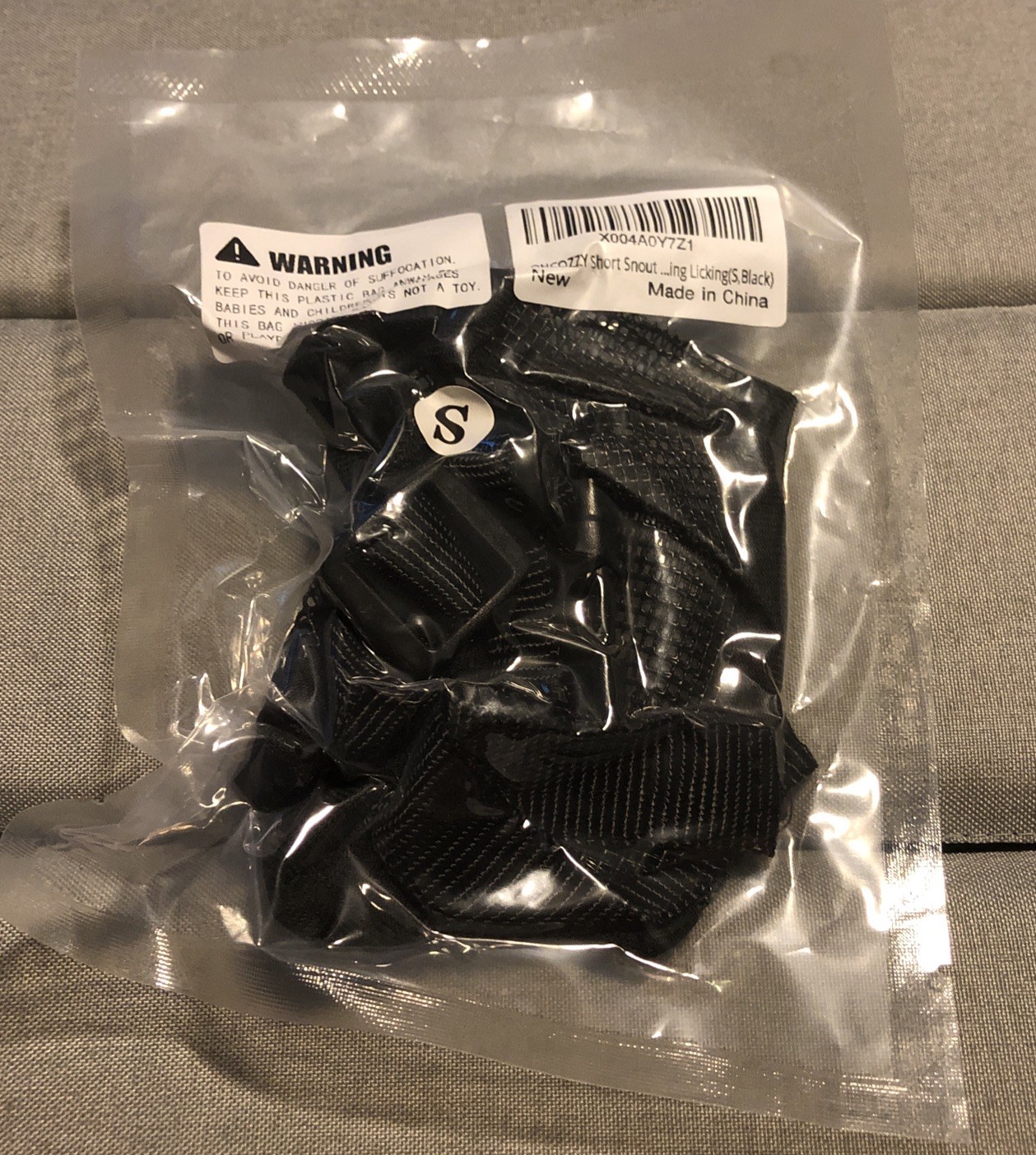 Dog Short Snout Licking (S/Black) New Open Package