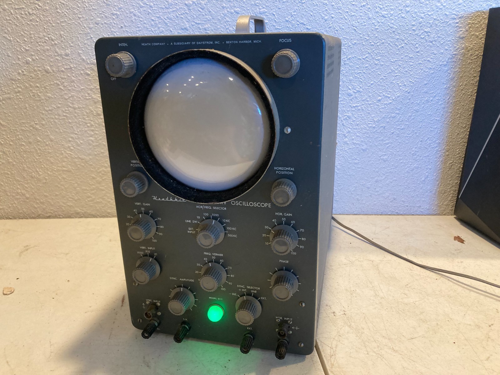Vintage Heathkit Laboratory Oscilloscope Model OM-1 Powers Up!