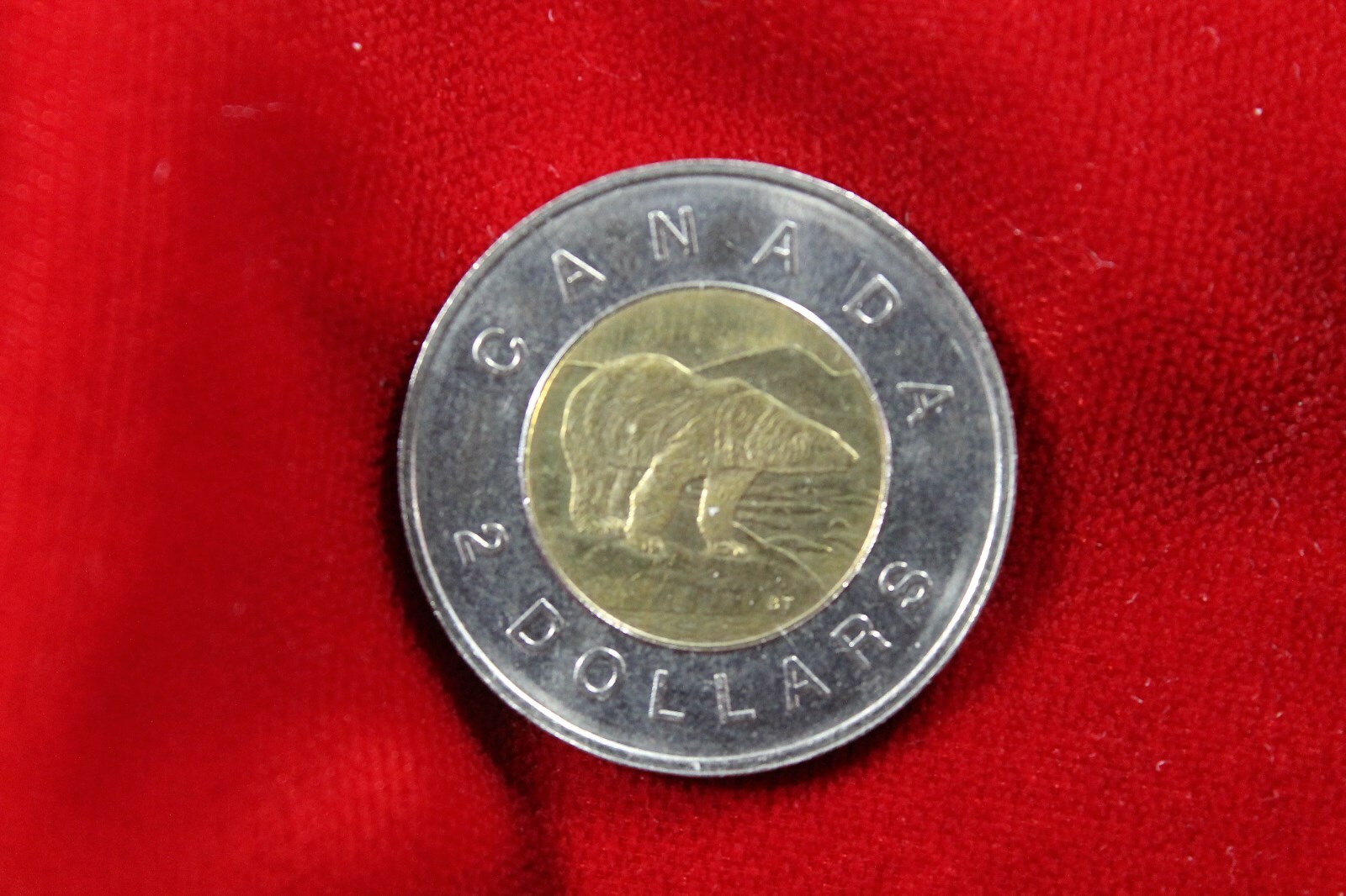 CANADA 1996 $2 POLAR BEAR COIN,  CIRCULATED COIN