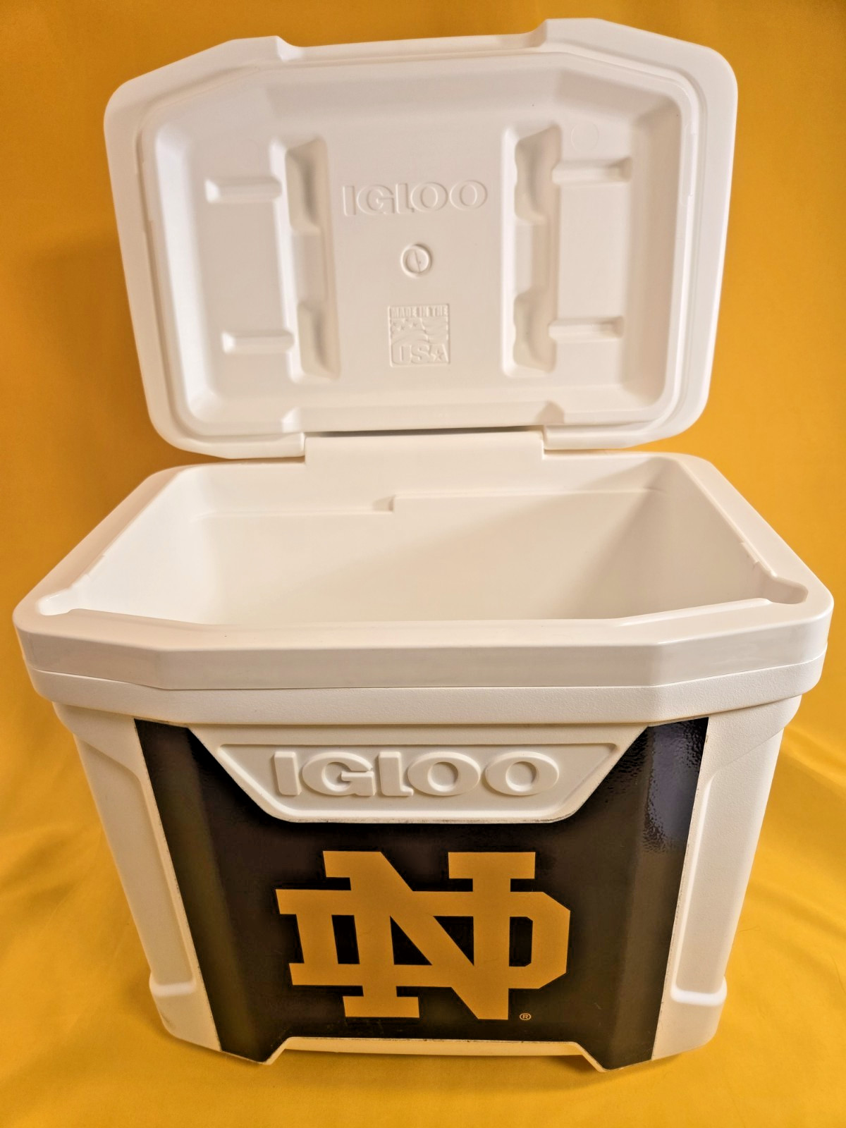 NOTRE DAME-COORS LIGHT-IGLOO PROFILE 16 ROLLER HARD-SIDED COOLER - RARE