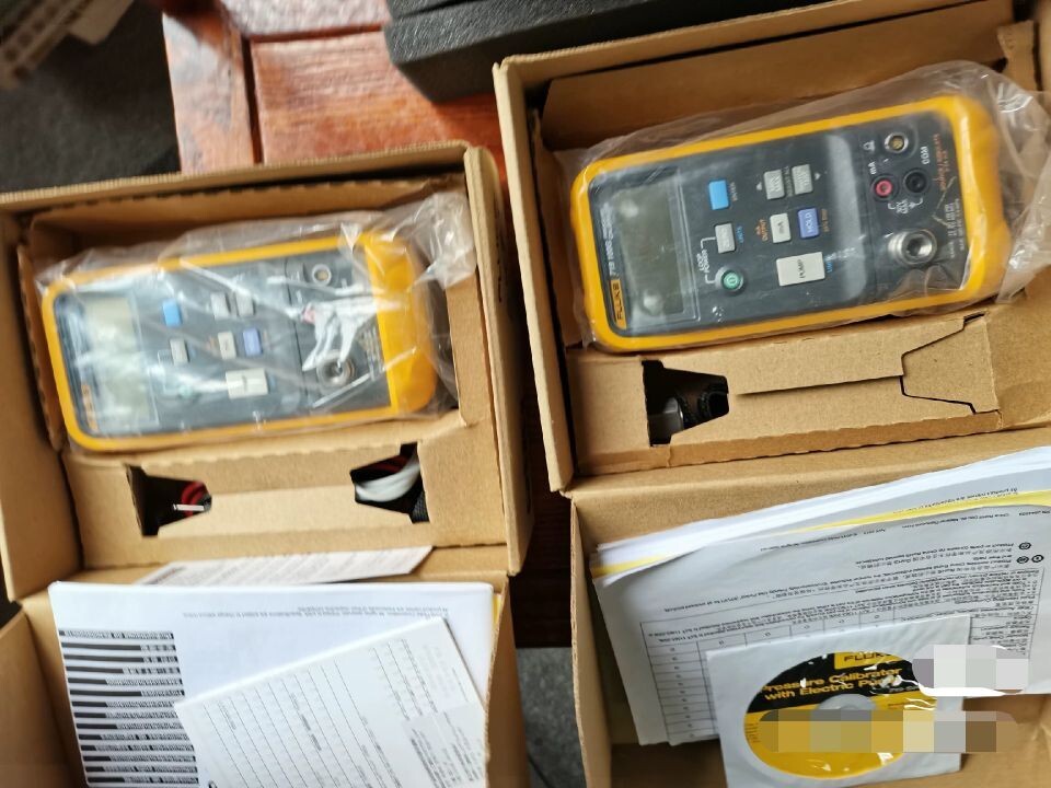 1pc Fluke 719 100G Pressure Calibrator NEW#L